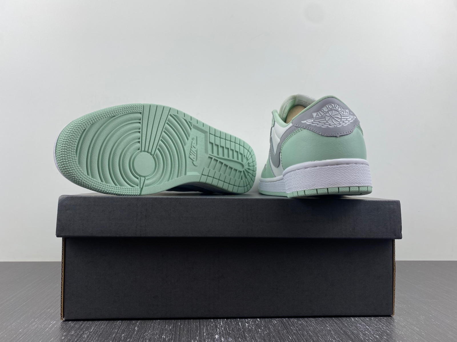 Jordan 1 Retro Low CZ0796-100