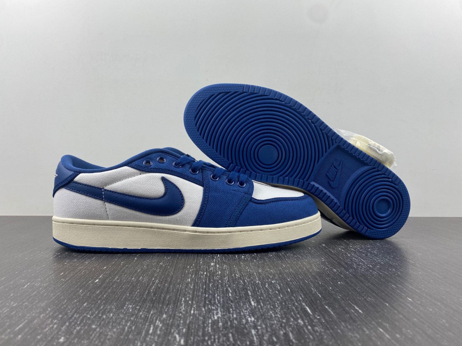 Air Jordan 1 KO Low “Dark Royal Blue” DX4981-103
