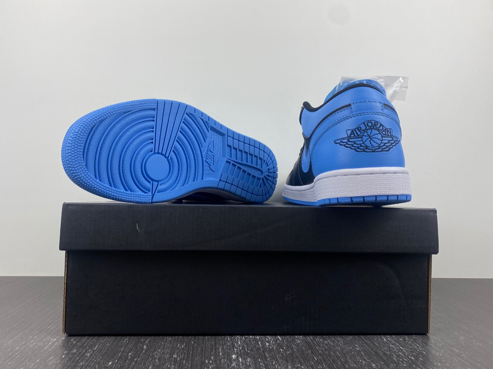 Air Jordan 1 Low “University Blue” 553558-041