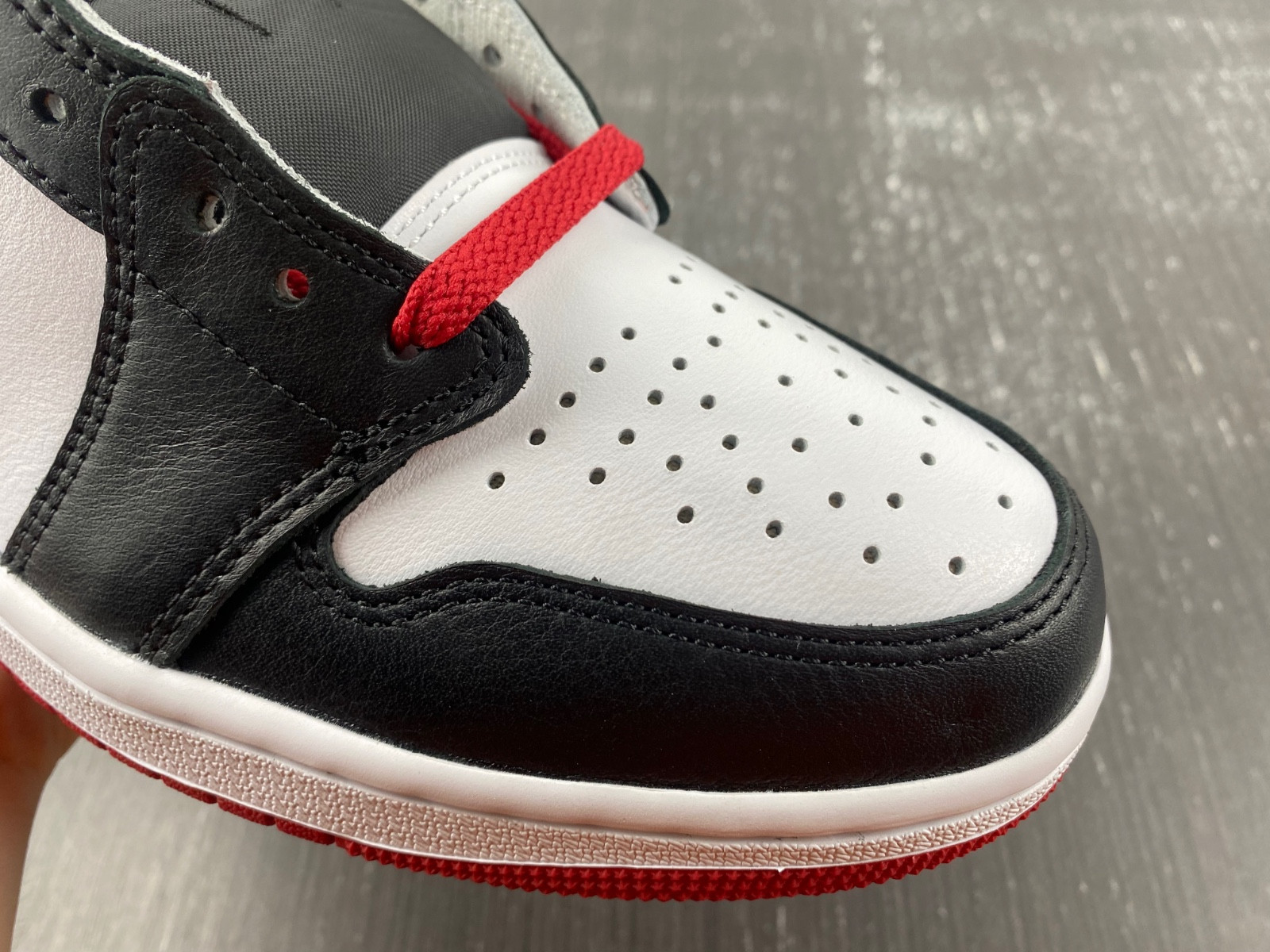 Air Jordan 1 Low OG “Black Toe” CZ0790-106