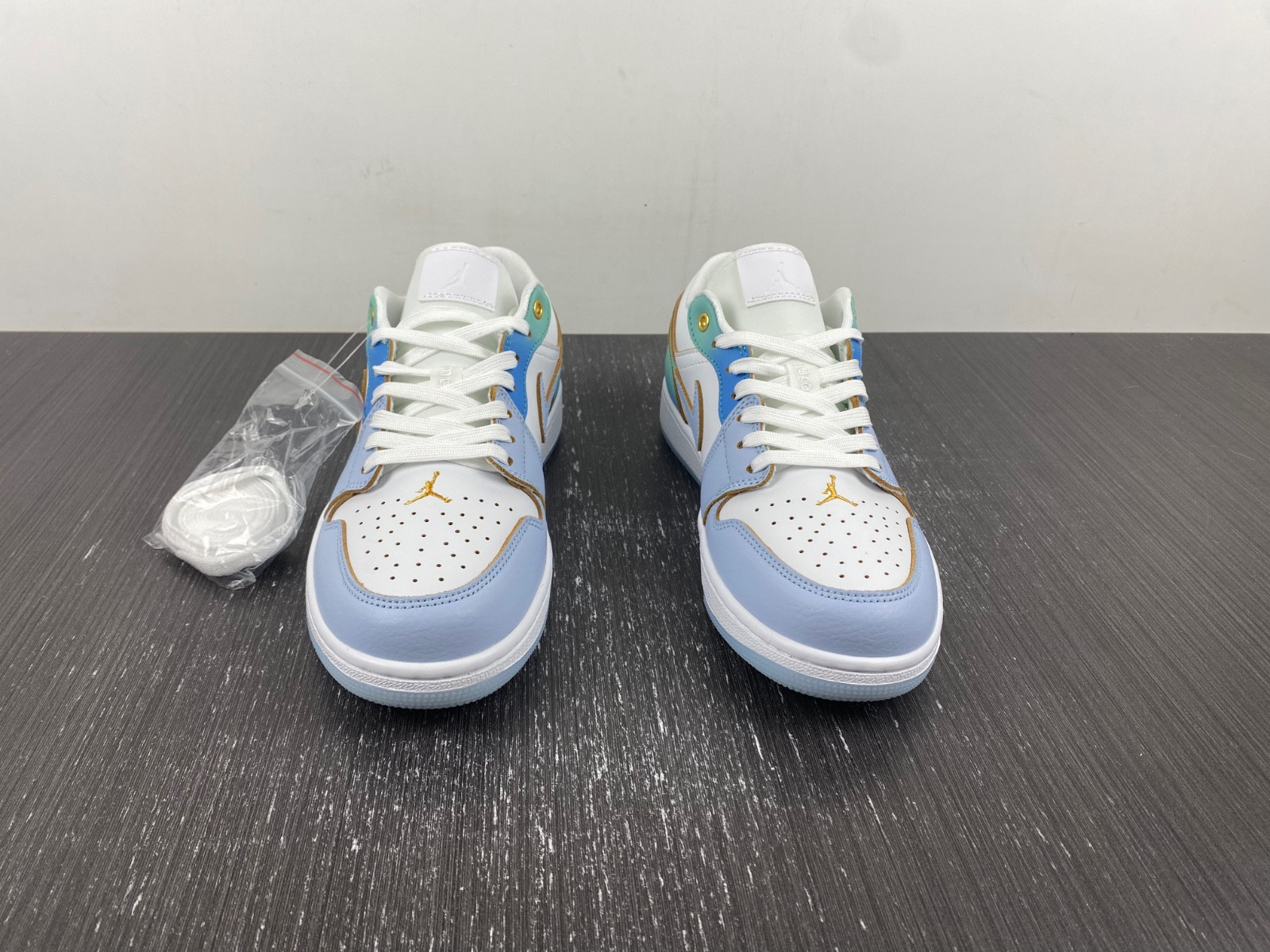 Air Jordan 1 Low SE “Emerald Rise” FN8899-131