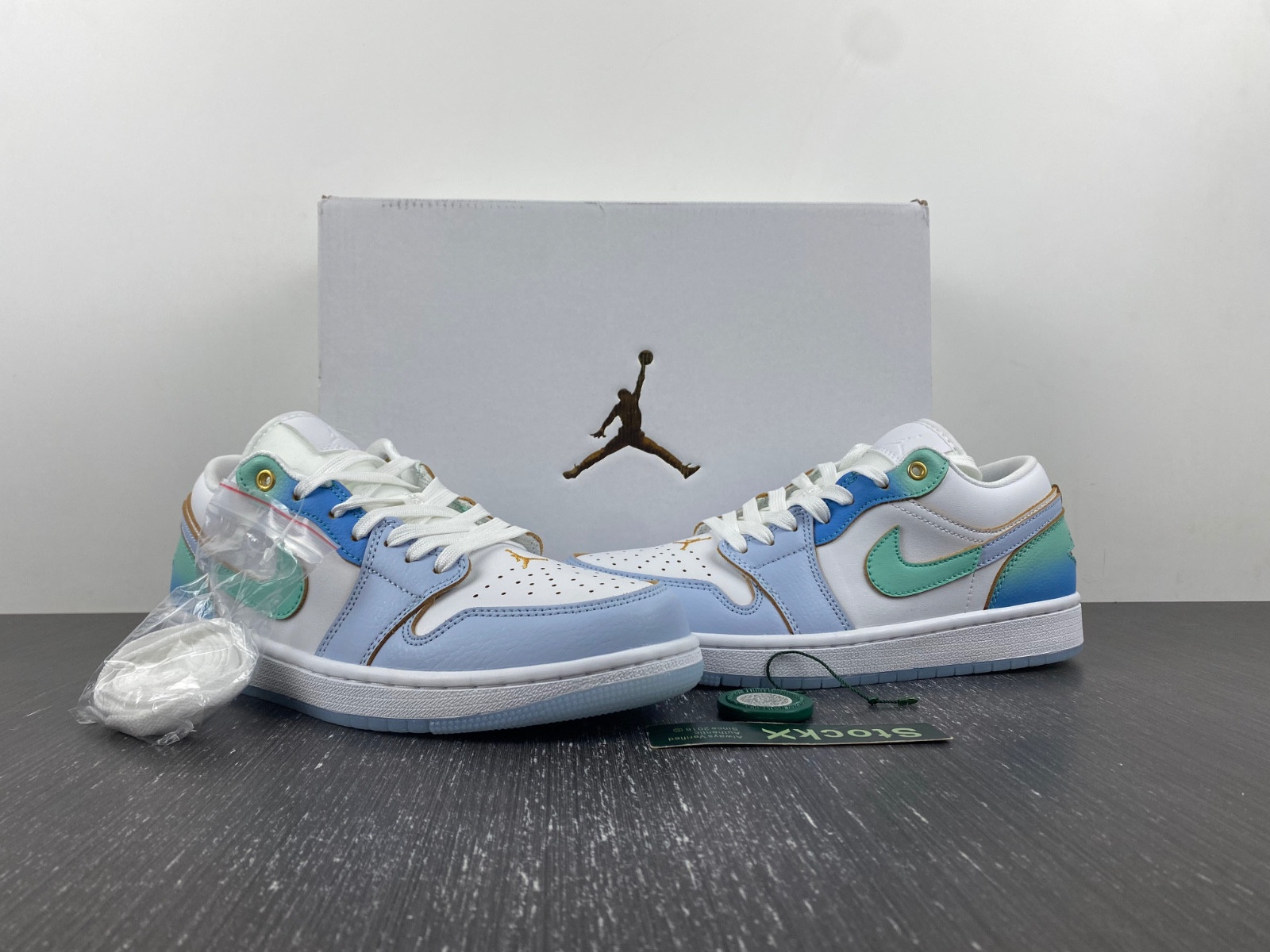 Air Jordan 1 Low SE “Emerald Rise” FN8899-131