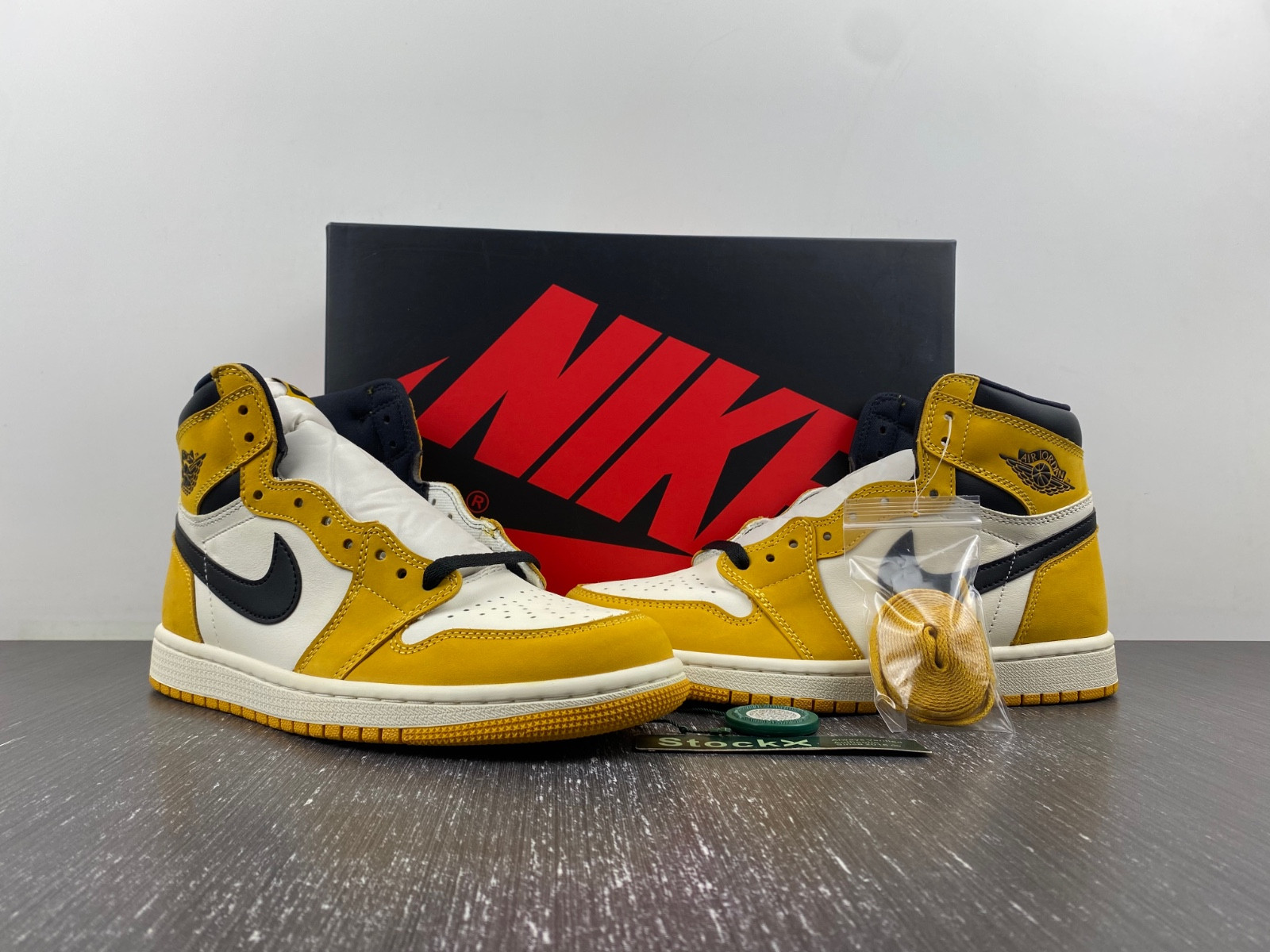 Air Jordan 1 High OG “Yellow Ochre” DZ5485-701