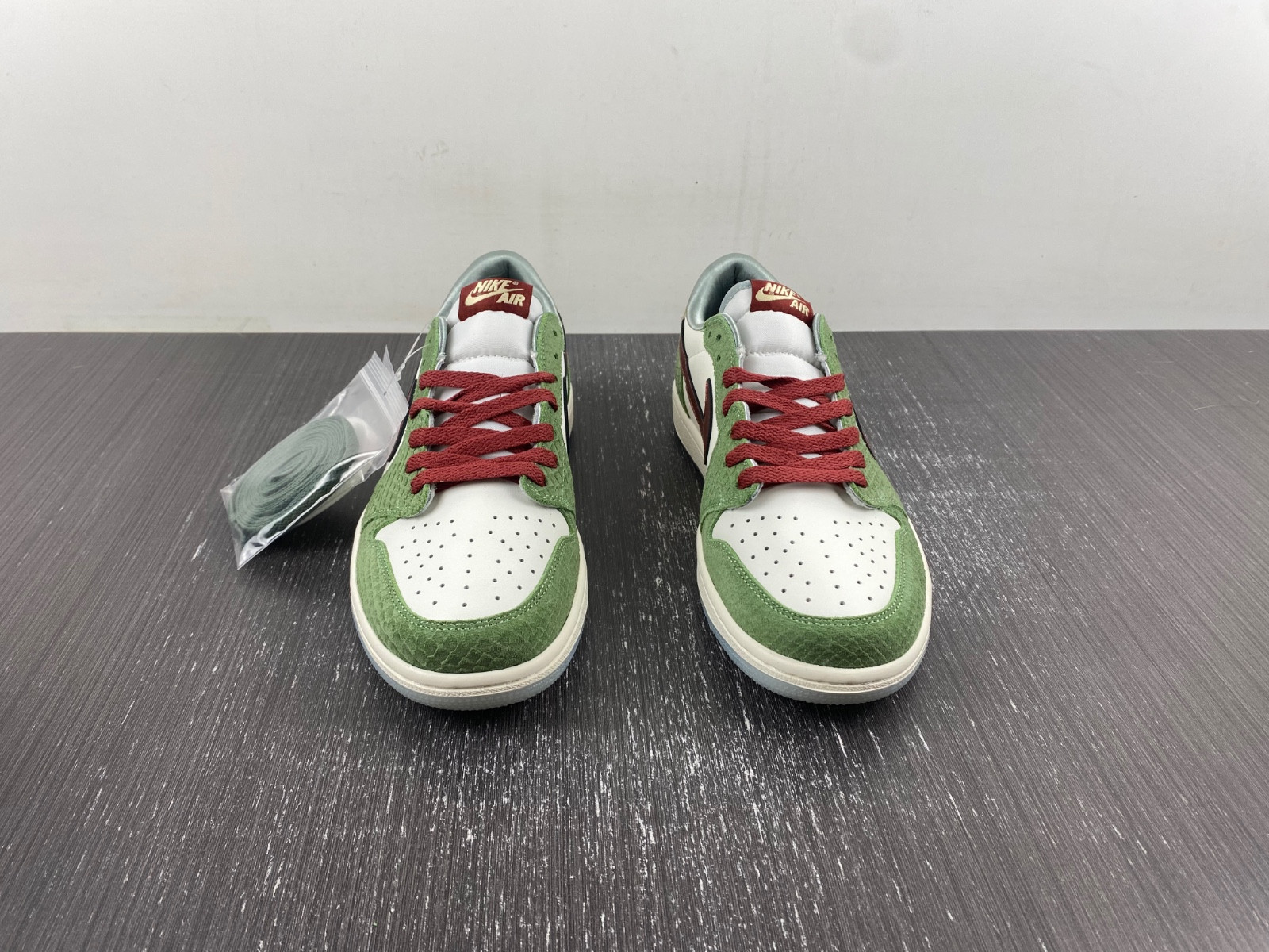 Air Jordan 1 Low OG “Year of the Dragon” FN3727-100