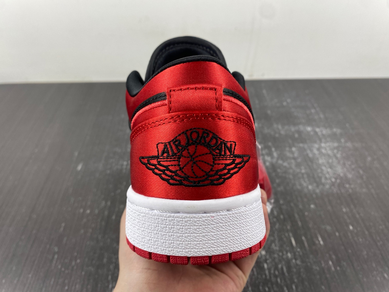 Air Jordan 1 Low OG WMNS “Satin Bred” FD4810-061-01