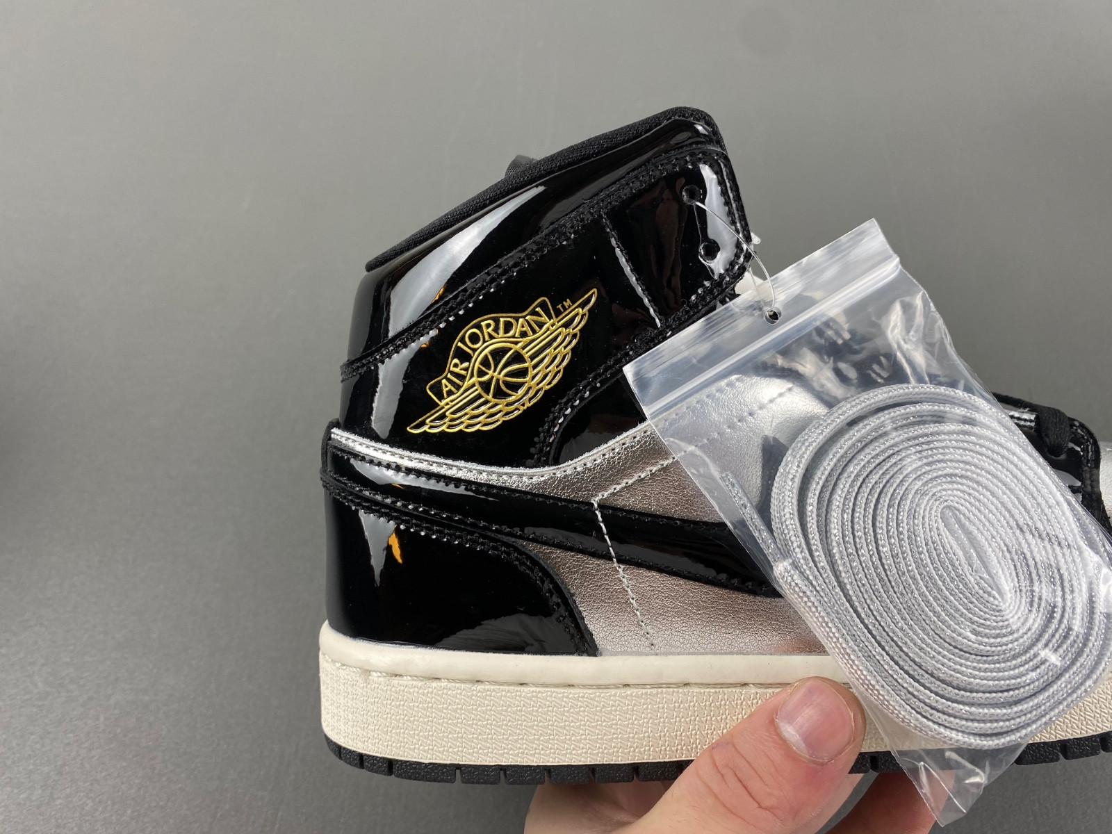 Air Jordan 1 Mid SE FZ39380-001