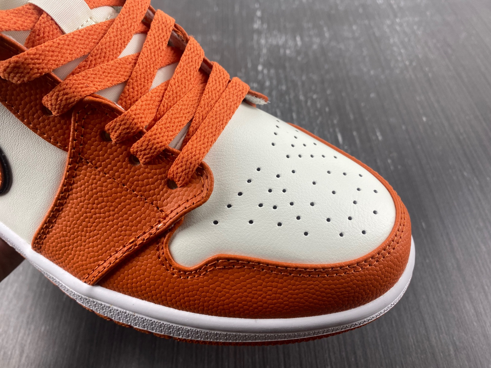 Jordan 1 Mid SE Sport Spice  DV1302-100