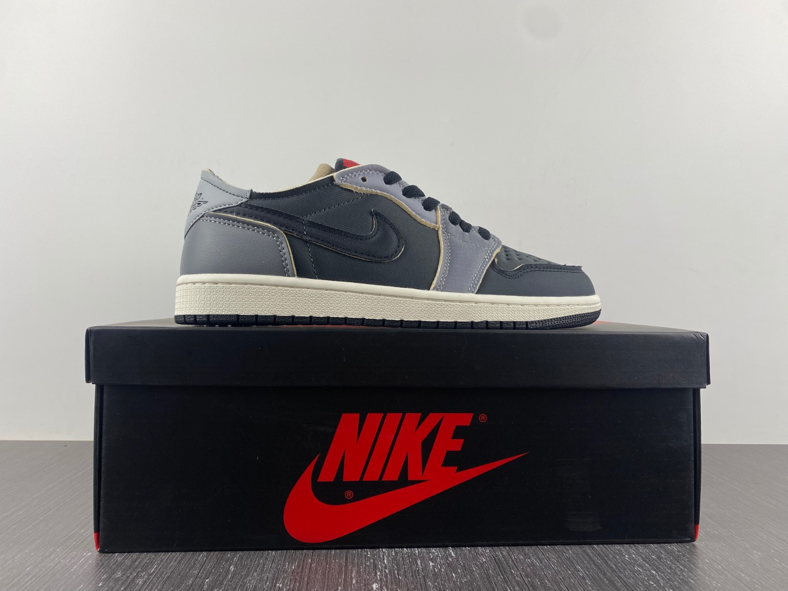 Jordan 1 Low OG EX Black Smoke Grey DV0982-006