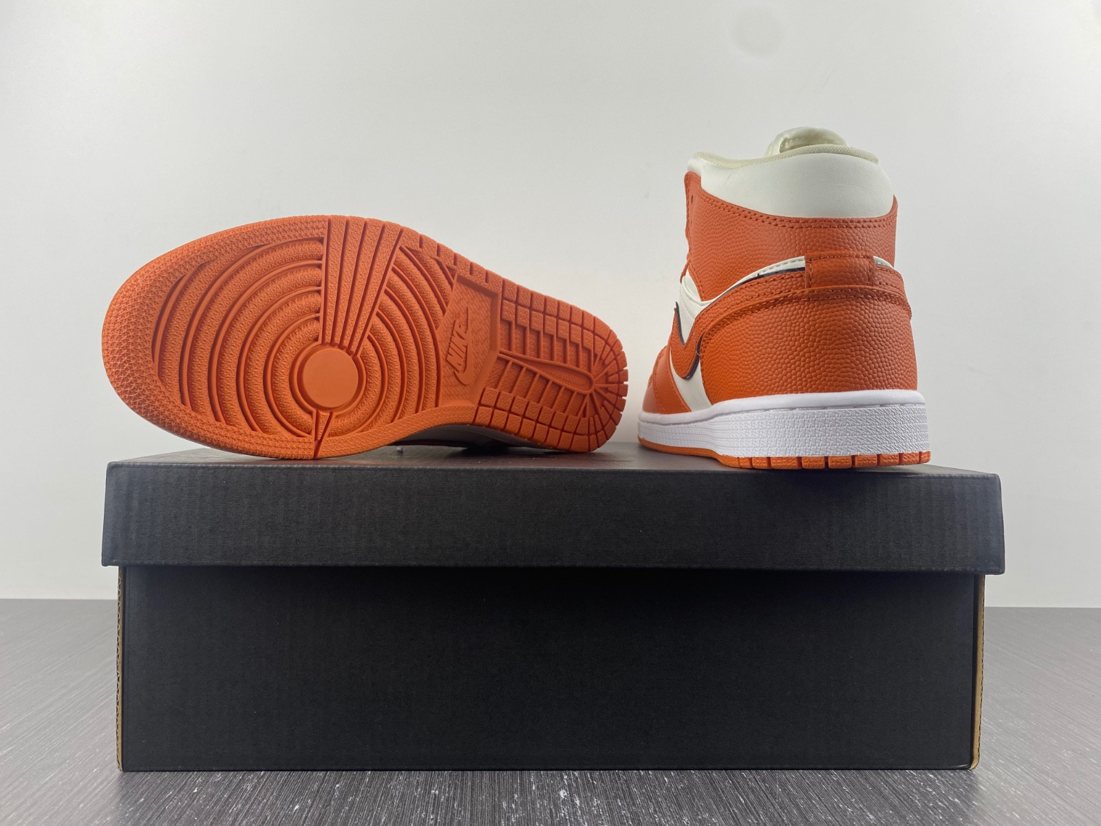 Jordan 1 Mid SE Sport Spice  DV1302-100