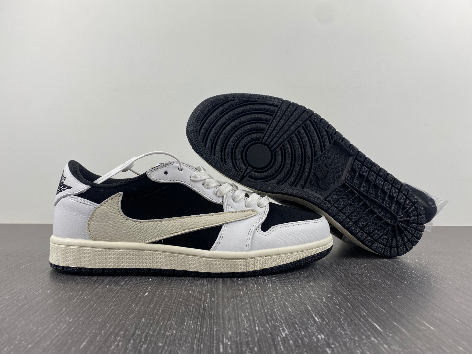 Jordan 1 Low travis scott J11205