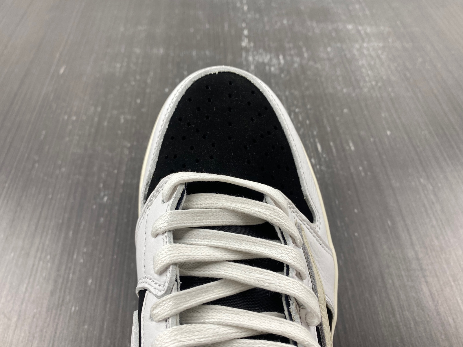 Jordan 1 Low travis scott J11205