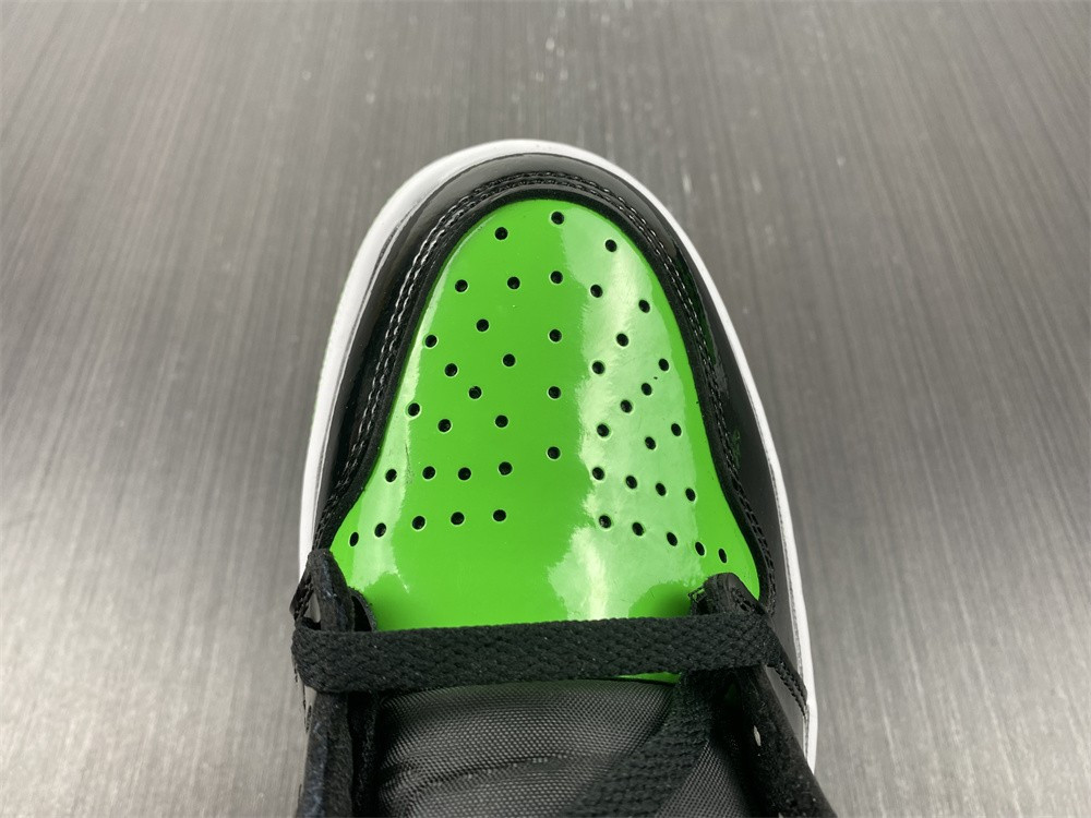 Air Jordan 1 High 555088-030-01