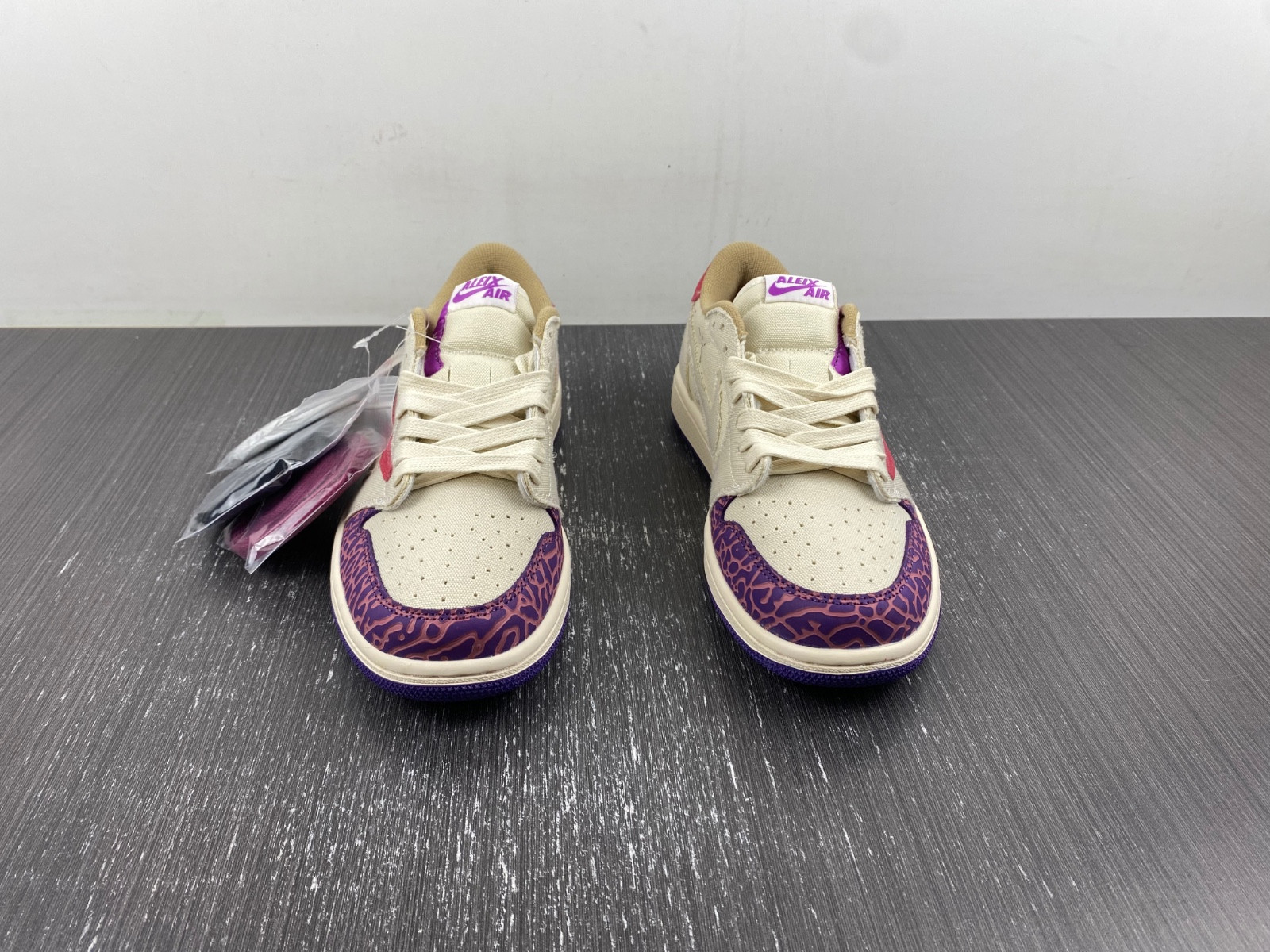 Travis Scott x Air Jordan 1 Low DM7866-952