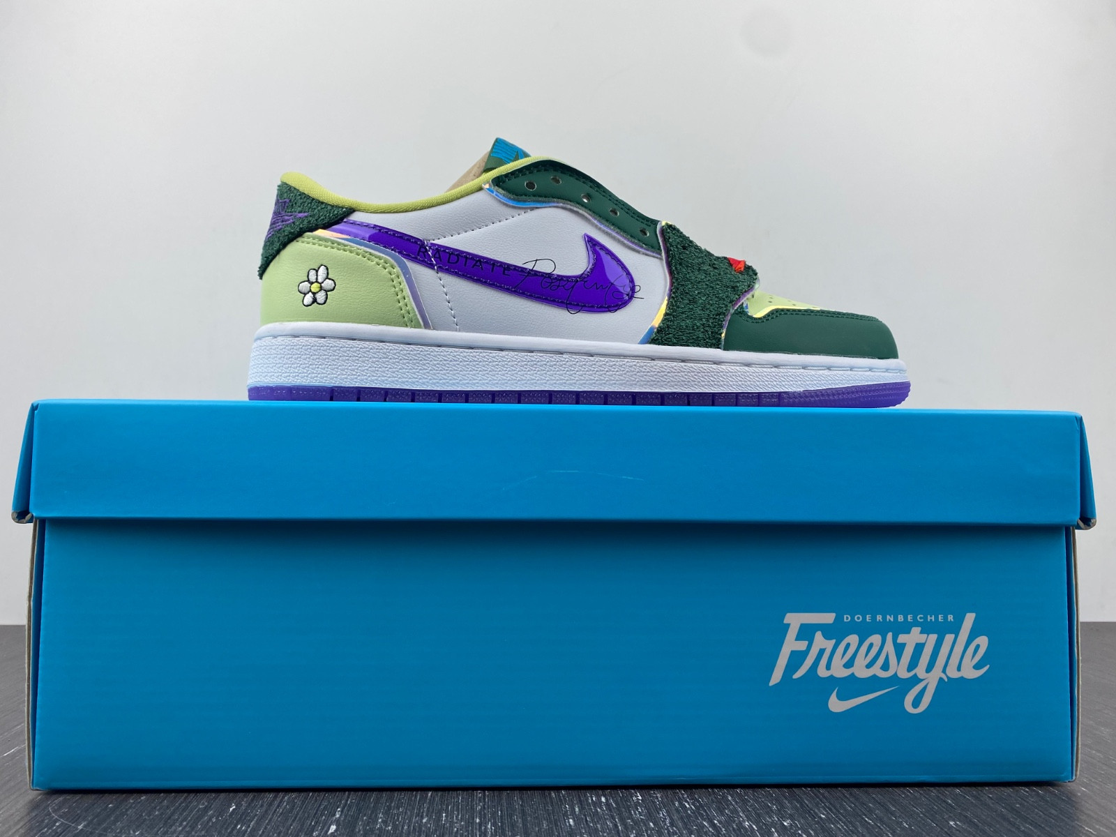 Air Jordan 1 Low OG “Doernbecher”  FD9665-351