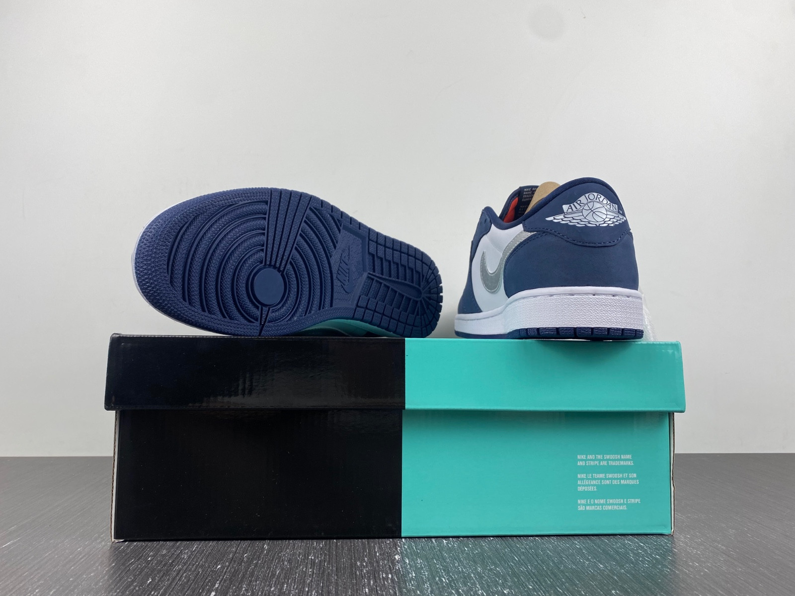 Nike SB x Air Jordan 1 Low CJ7891-400
