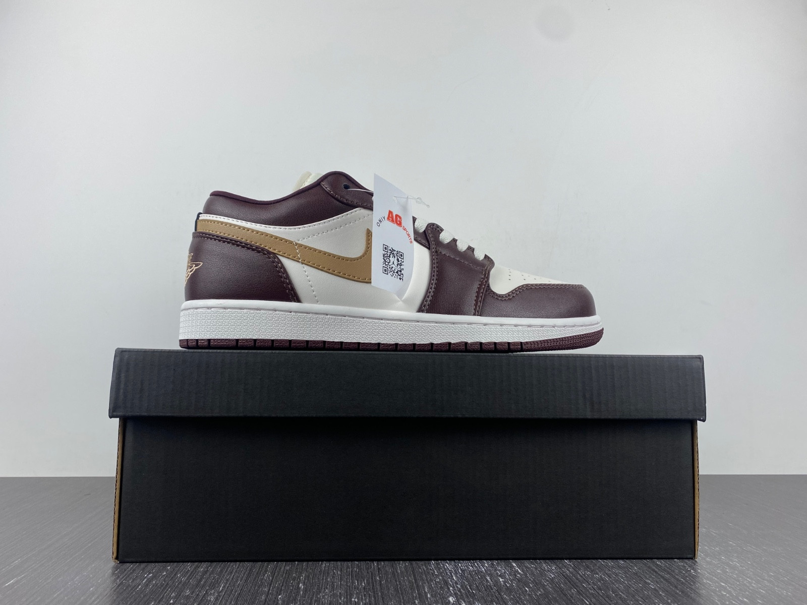 Air Jordan 1 Low “Shadow Brown” DC0774-200