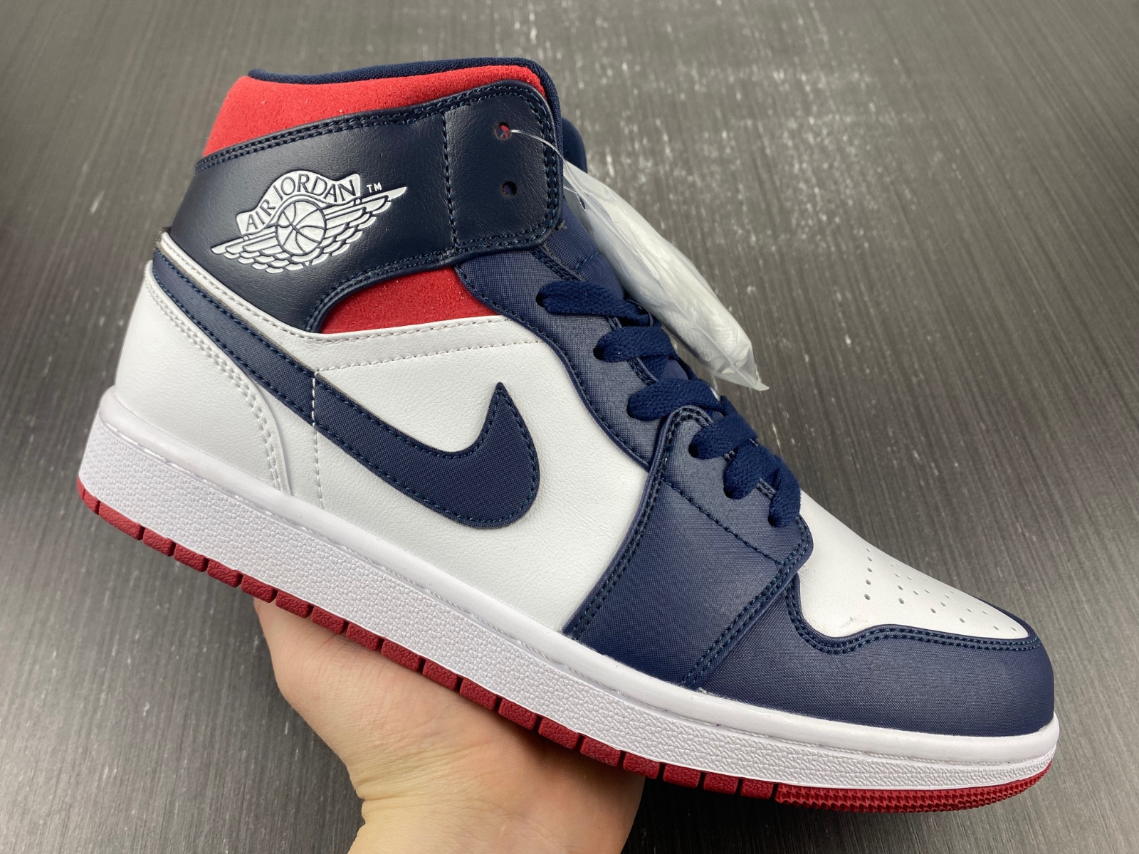 Air Jordan 1 Mid SE “USA” 852542-104