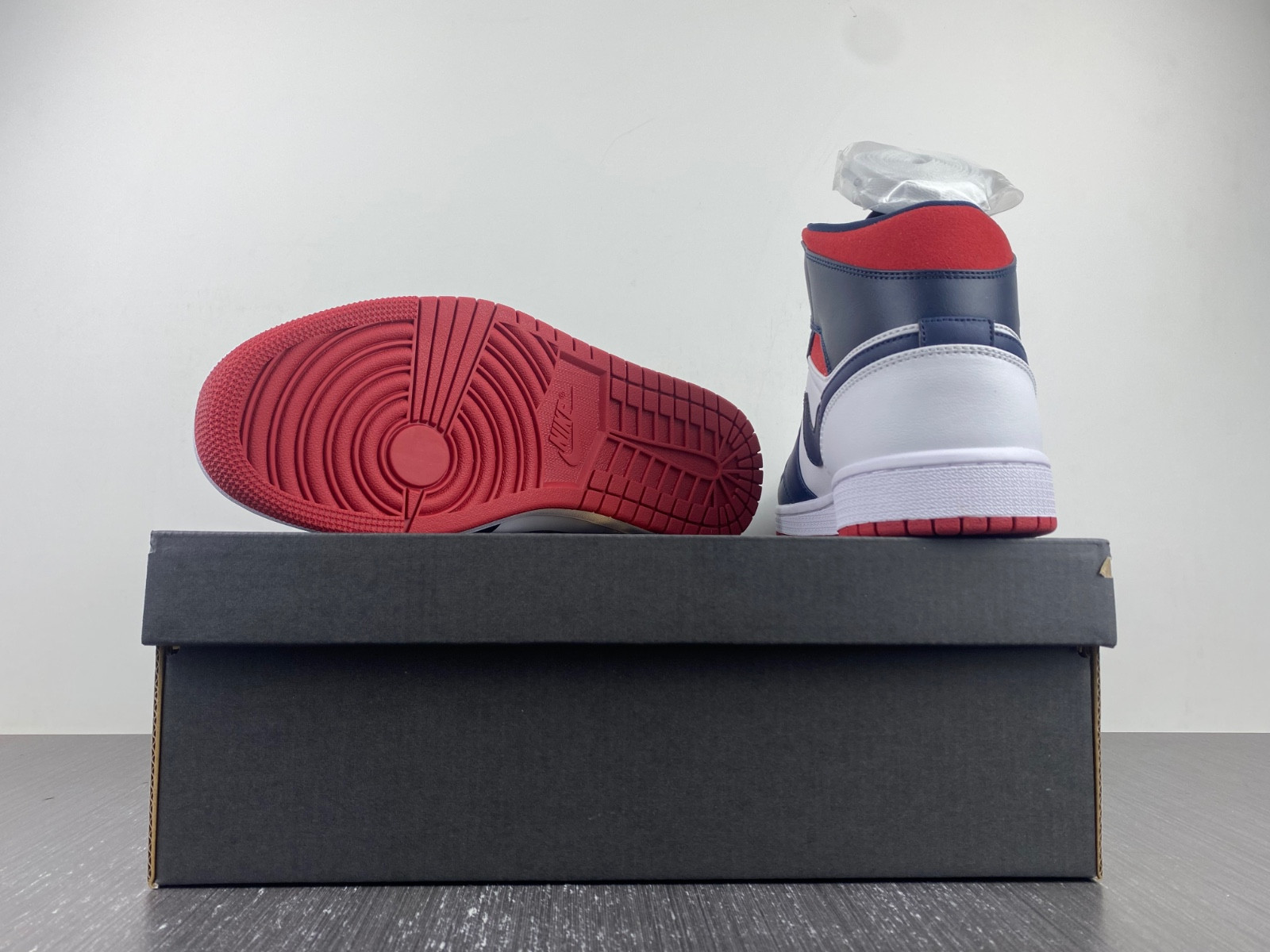 Air Jordan 1 Mid SE “USA” 852542-104