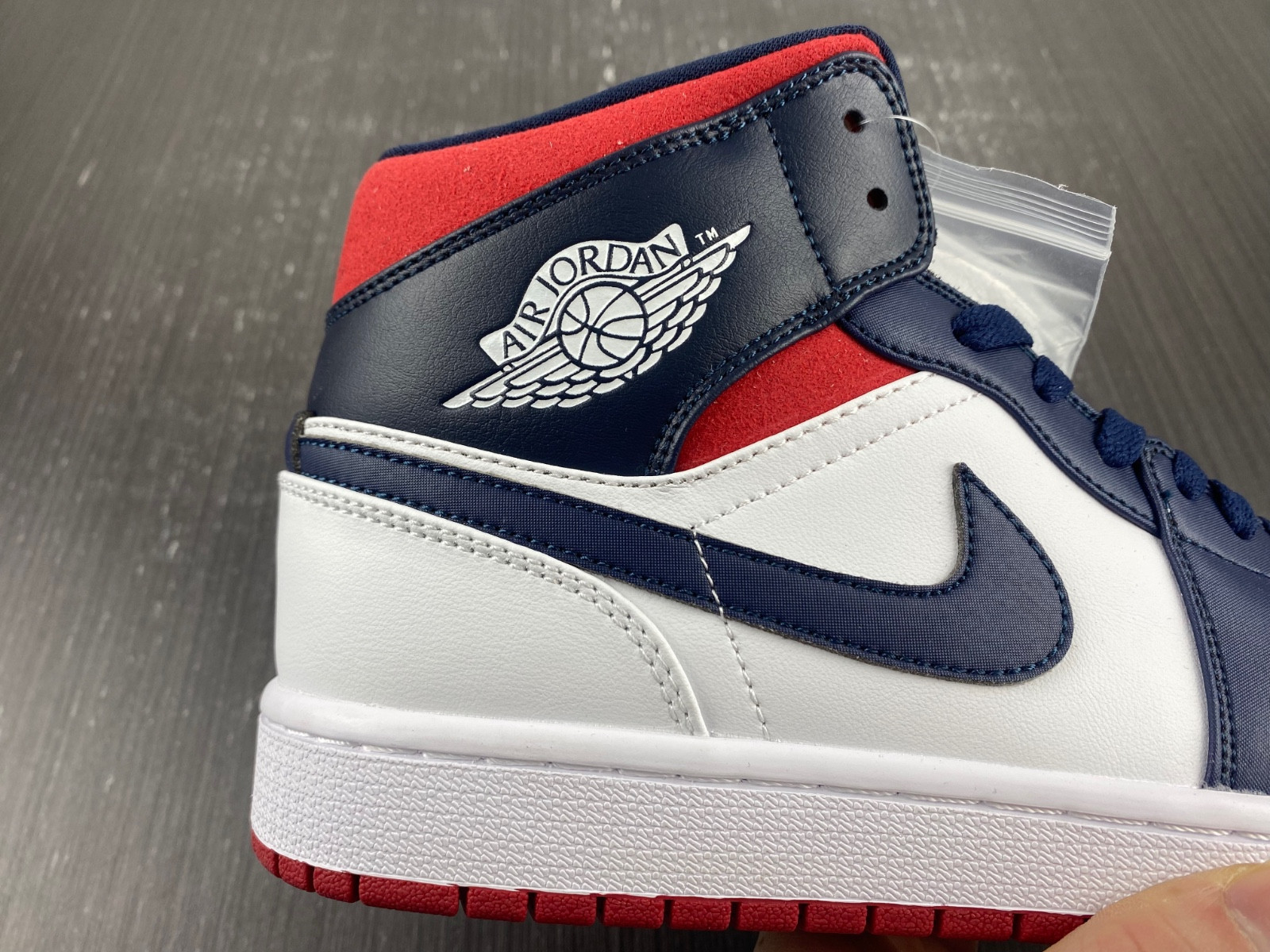 Air Jordan 1 Mid SE “USA” 852542-104