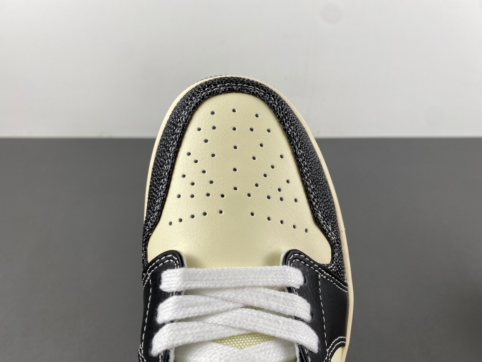 Air Jordan 1 Low HQ3437-101