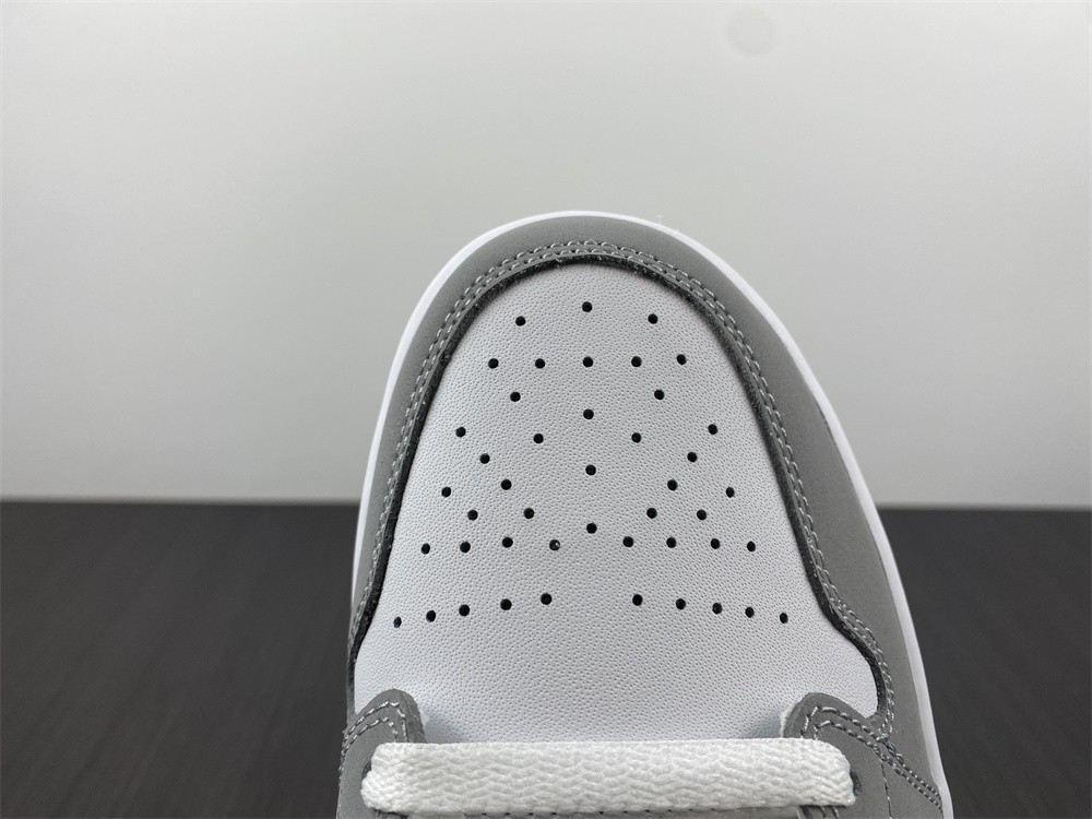 Air Jordan 1 Mid WMNS BQ6472-105