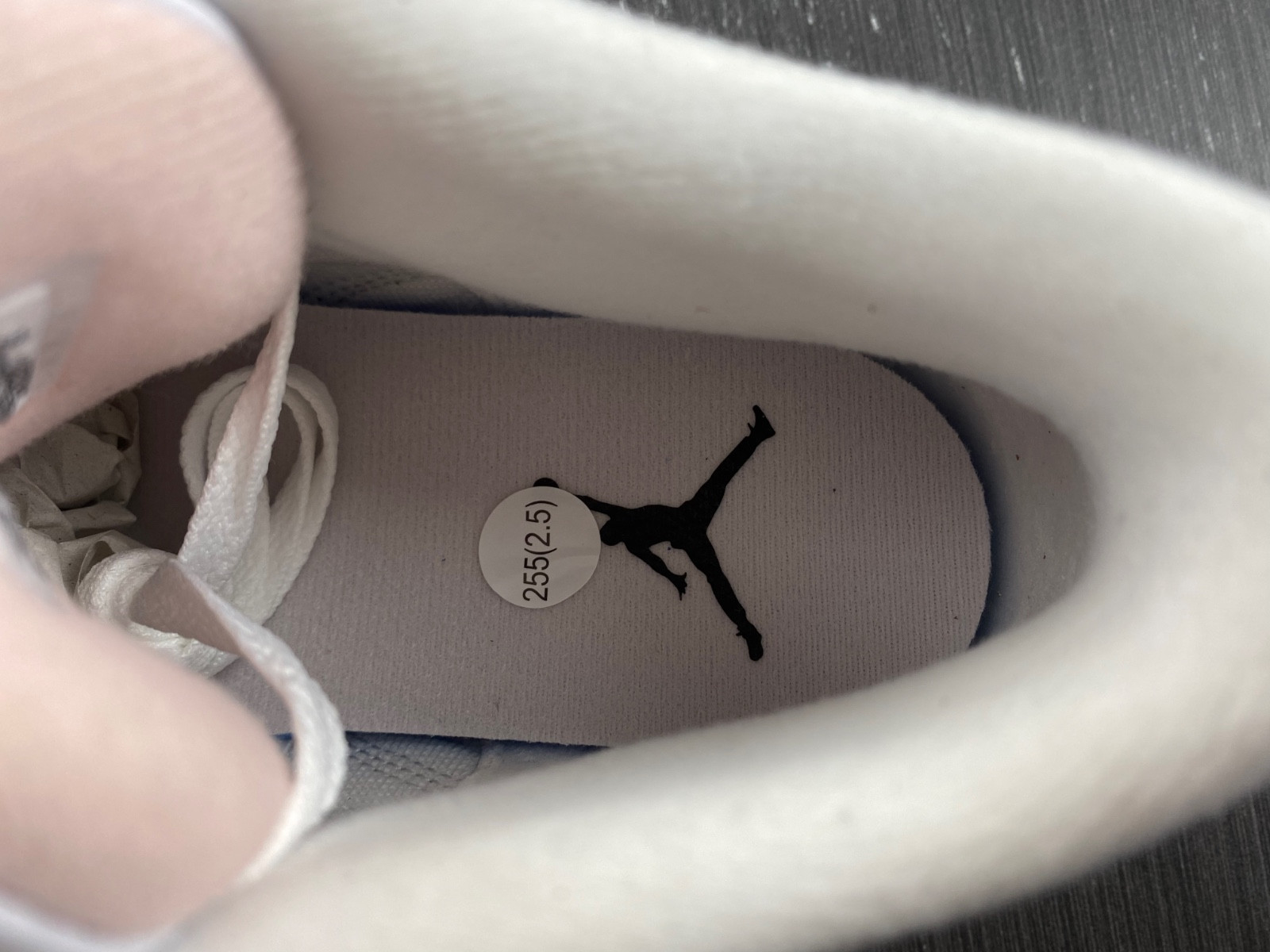 Air Jordan 3 WMNS “Neapolitan” CK9246-102