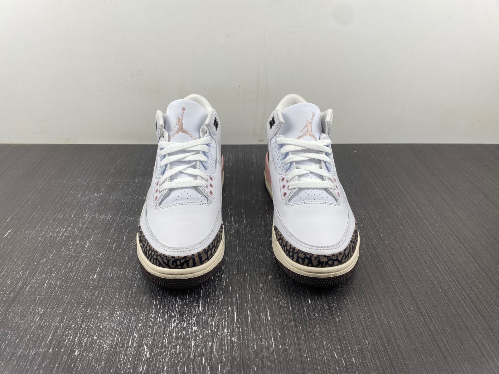 Air Jordan 3 WMNS “Neapolitan” CK9246-102