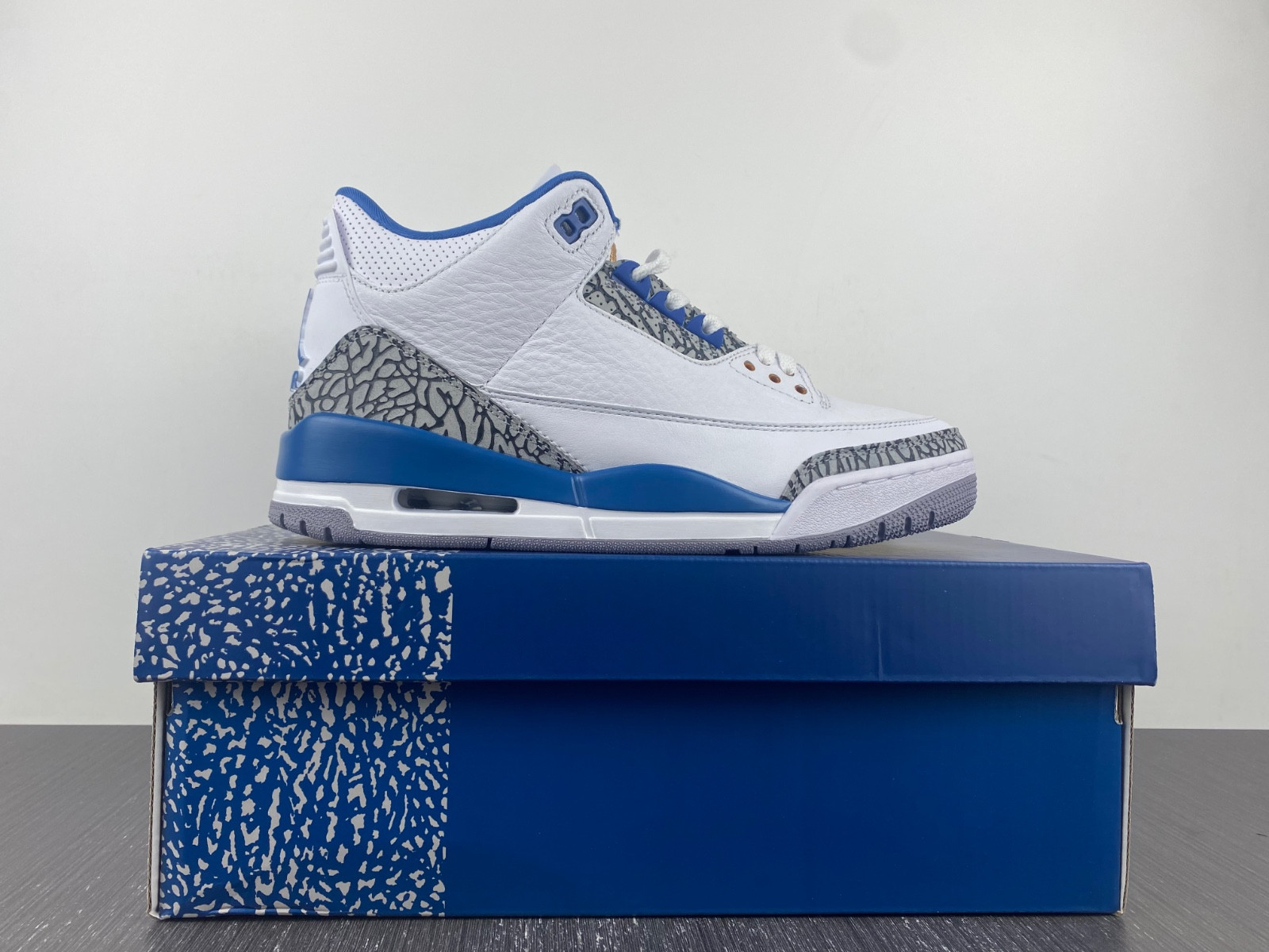 Air Jordan 3 “Wizards” CT8532-148