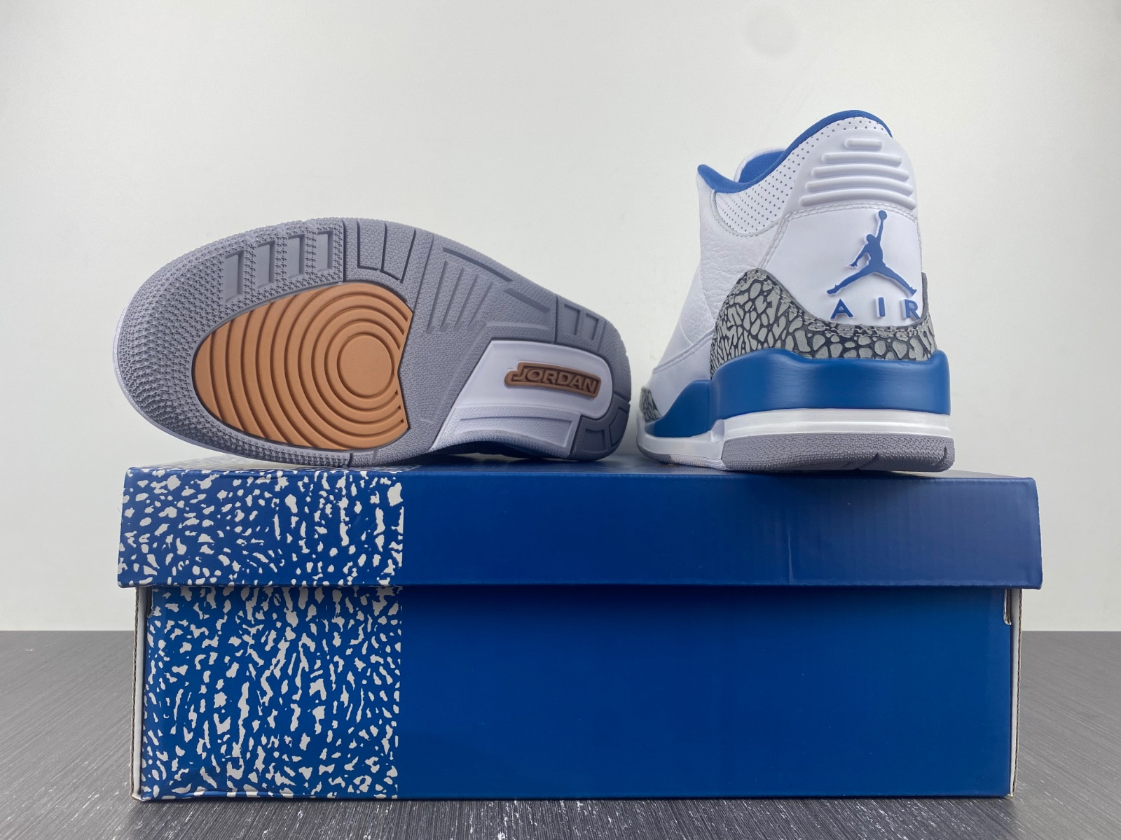 Air Jordan 3 “Wizards” CT8532-148