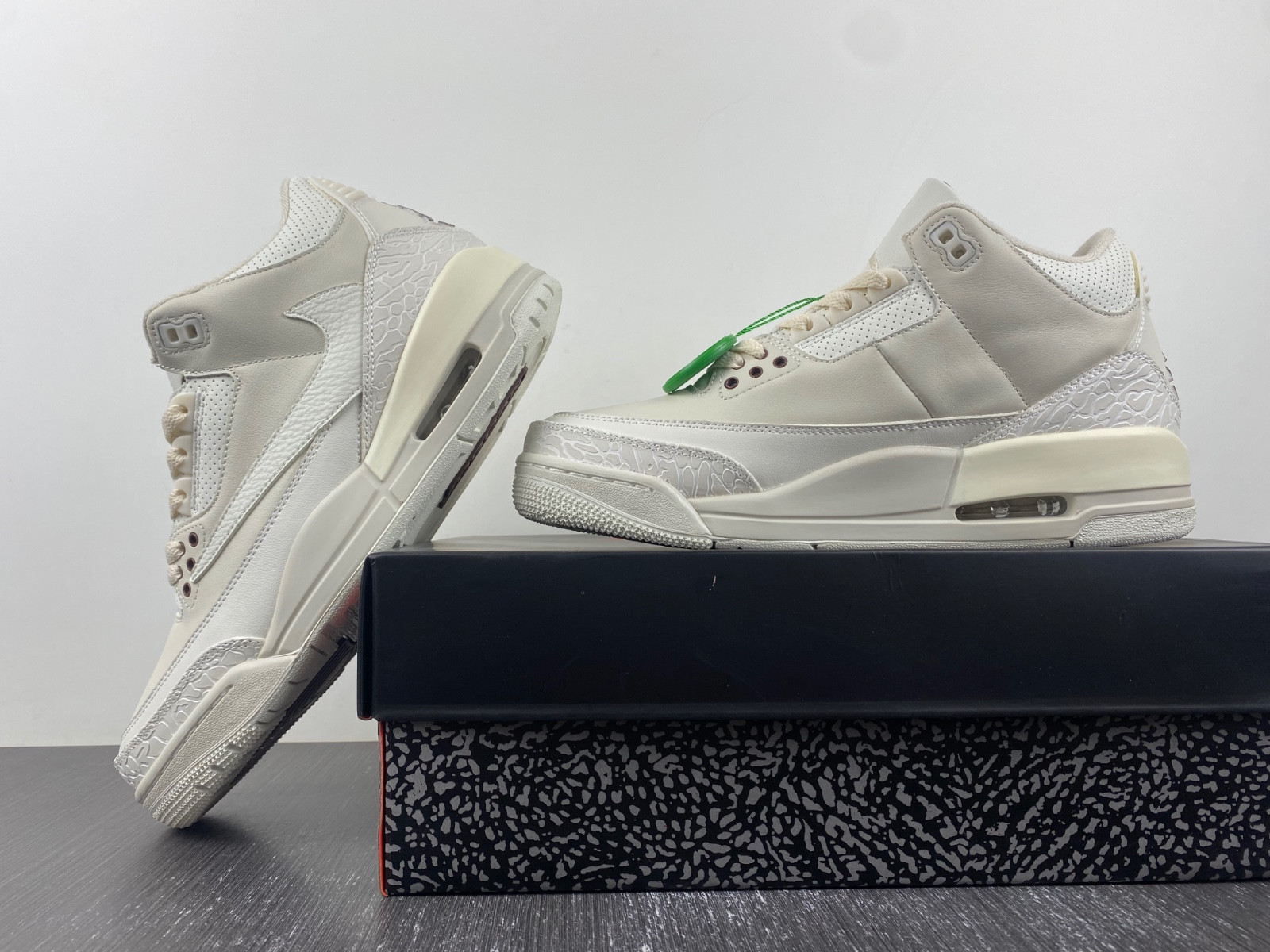 Travis Scott x Air Jordan 3 “Palomino 136064-668
