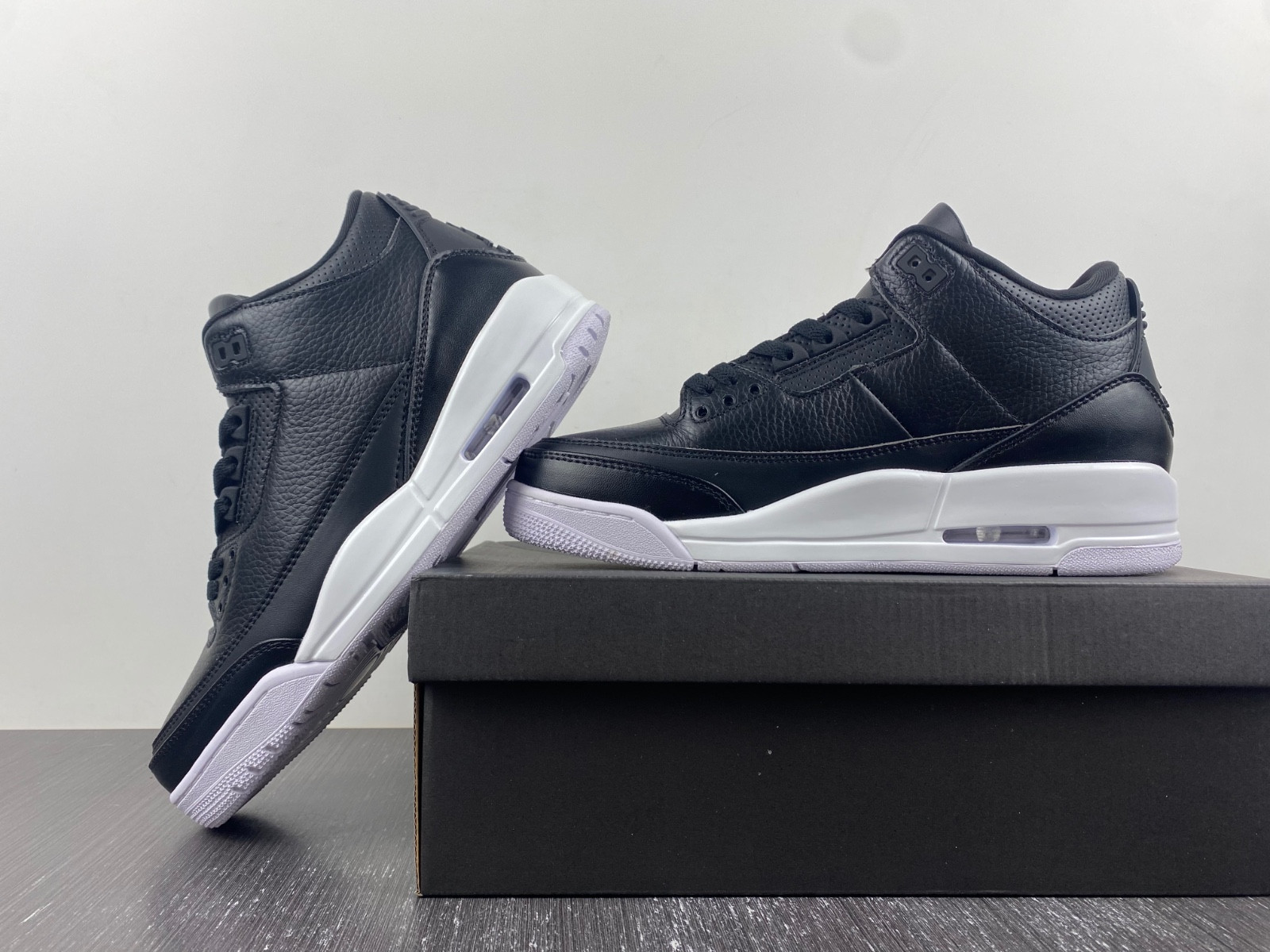 Air Jordan 3 “Cyber Monday” 136064-020