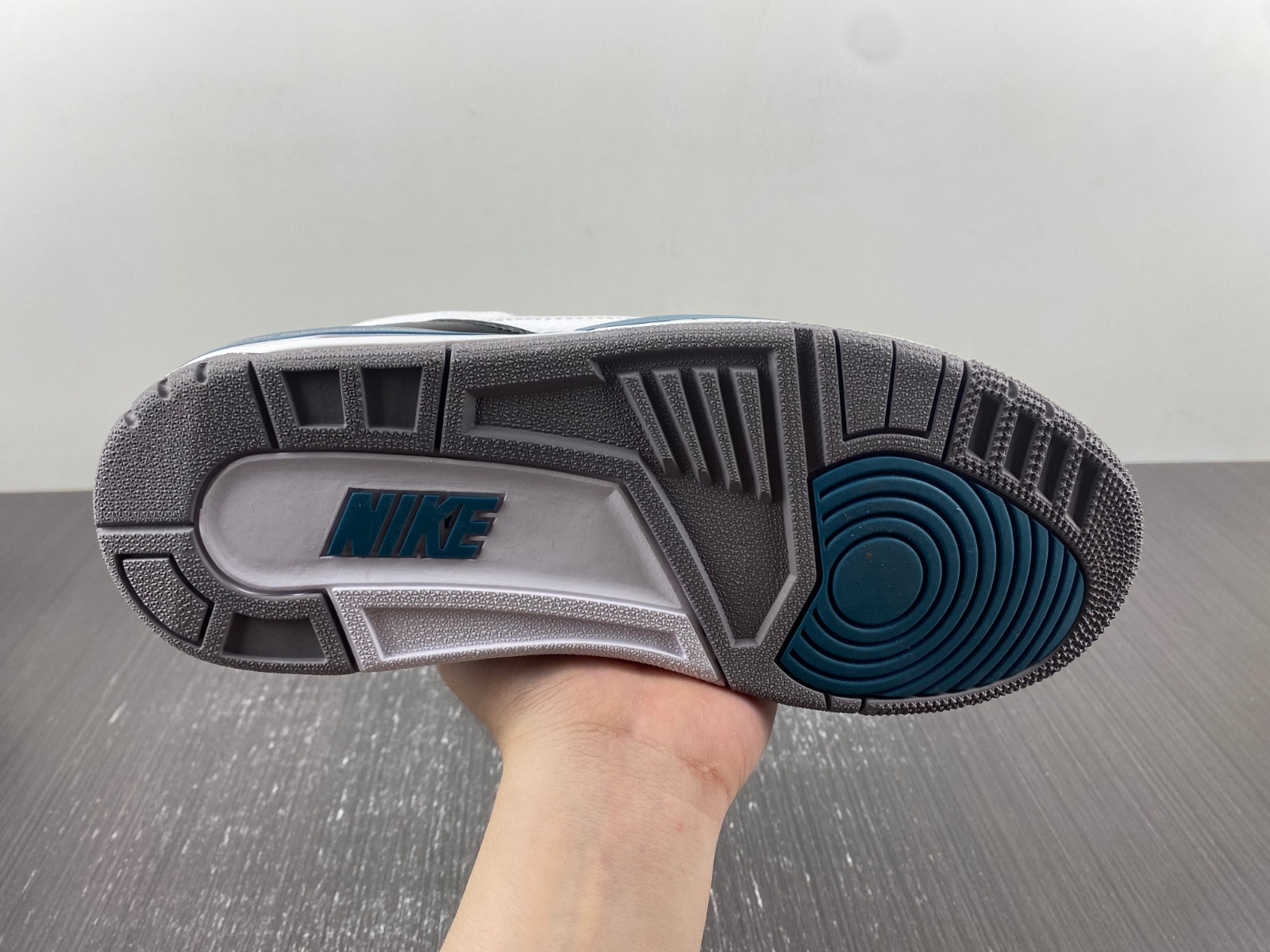 Air Jordan 3 Retro 136064-660