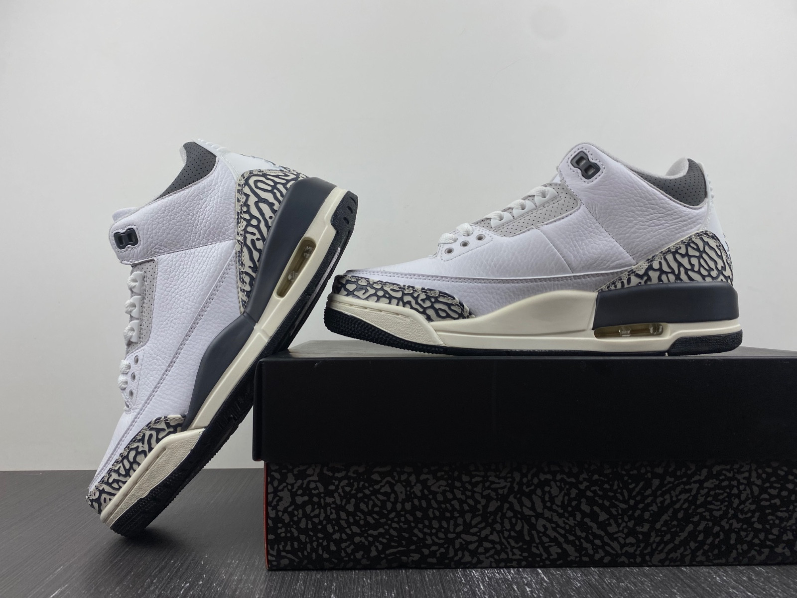 Air Jordan 3 GS “Hide N’ Sneak”  DX6665-100