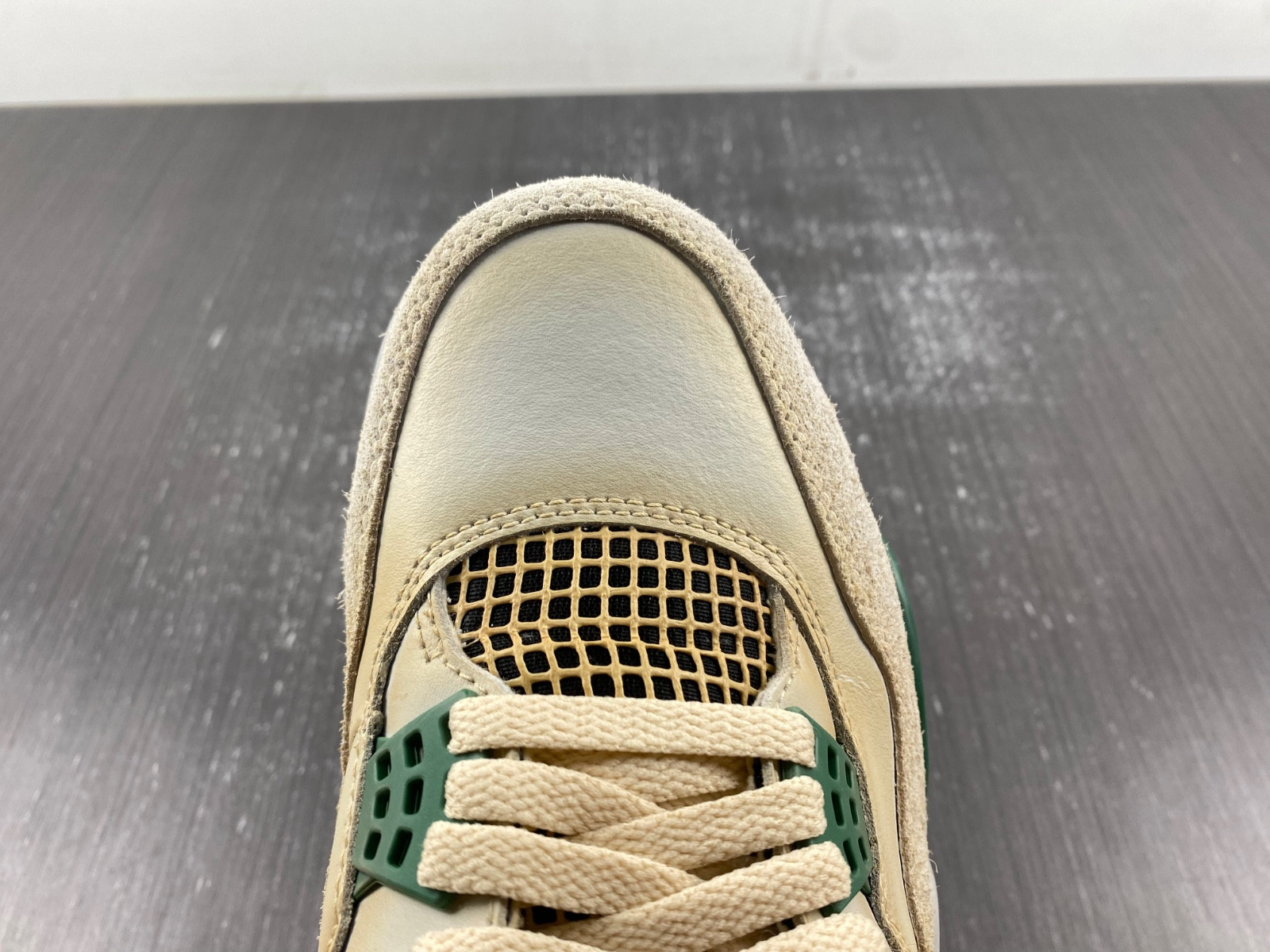 Air Jordan 4 DC7770-106