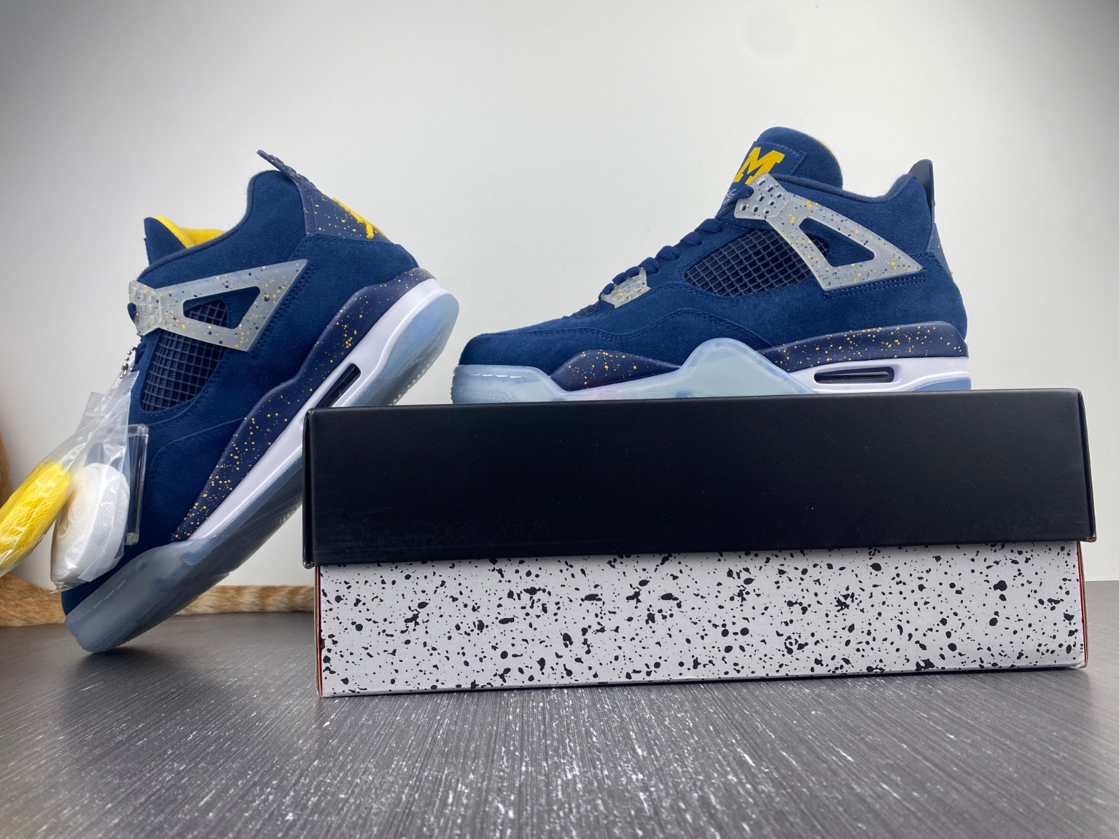 Jordan 4 Retro Michigan (PE) AJ4-1036660