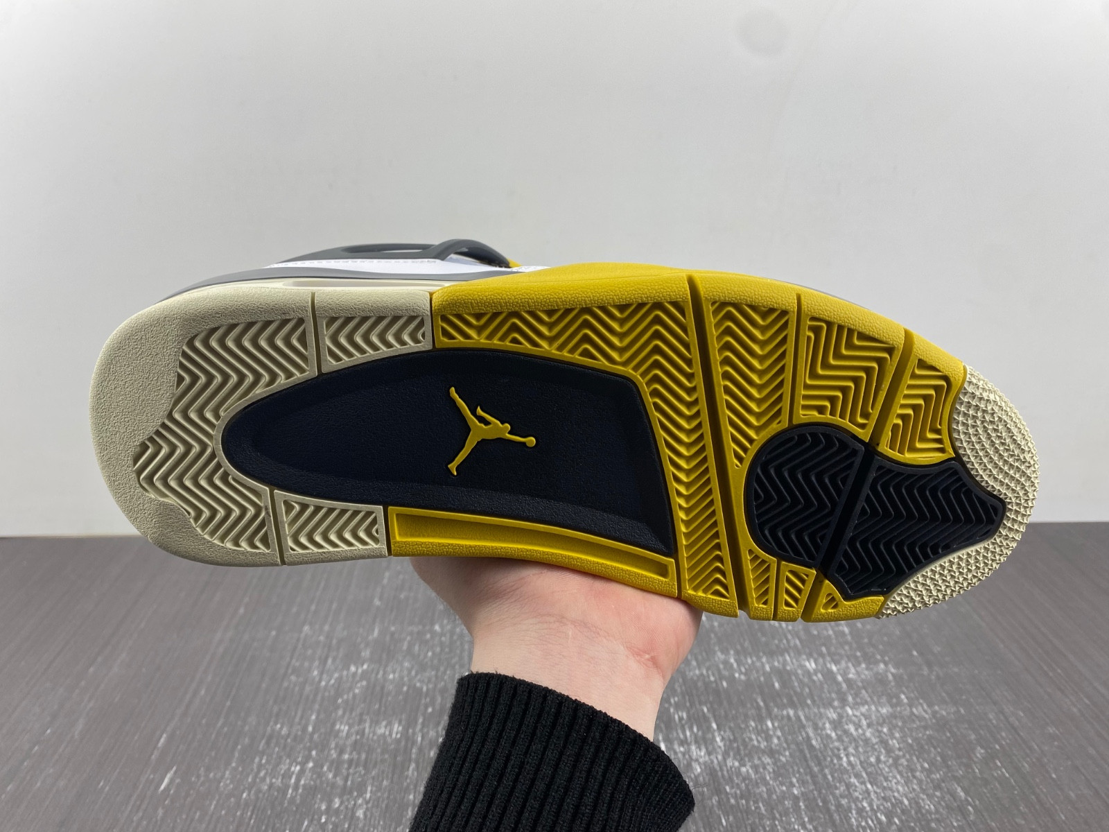 Air Jordan 4 WNNS “Vivid Sulfur” AQ9129-101