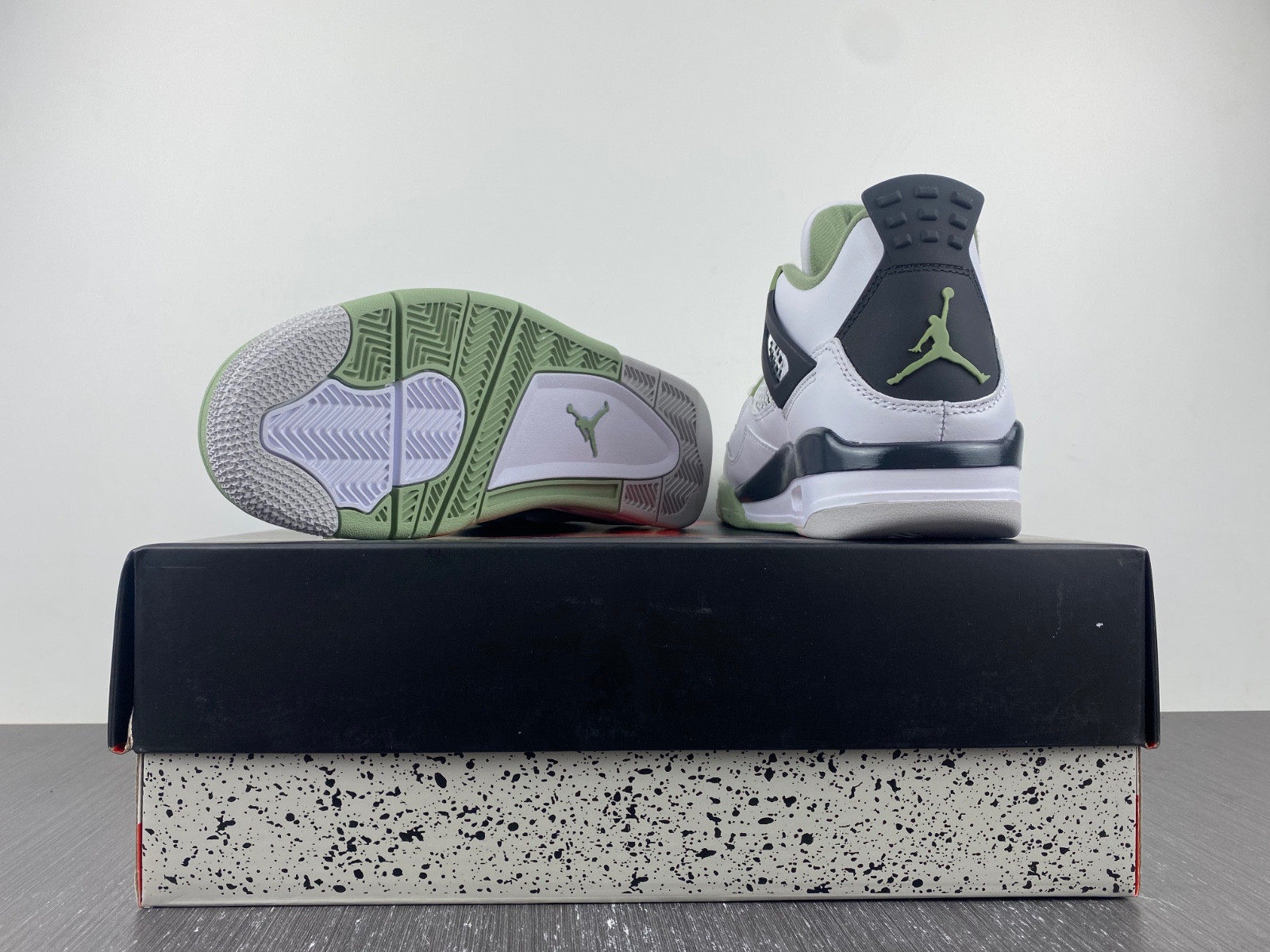 Air Jordan 4 WMNS “sea foam” AQ9129-103