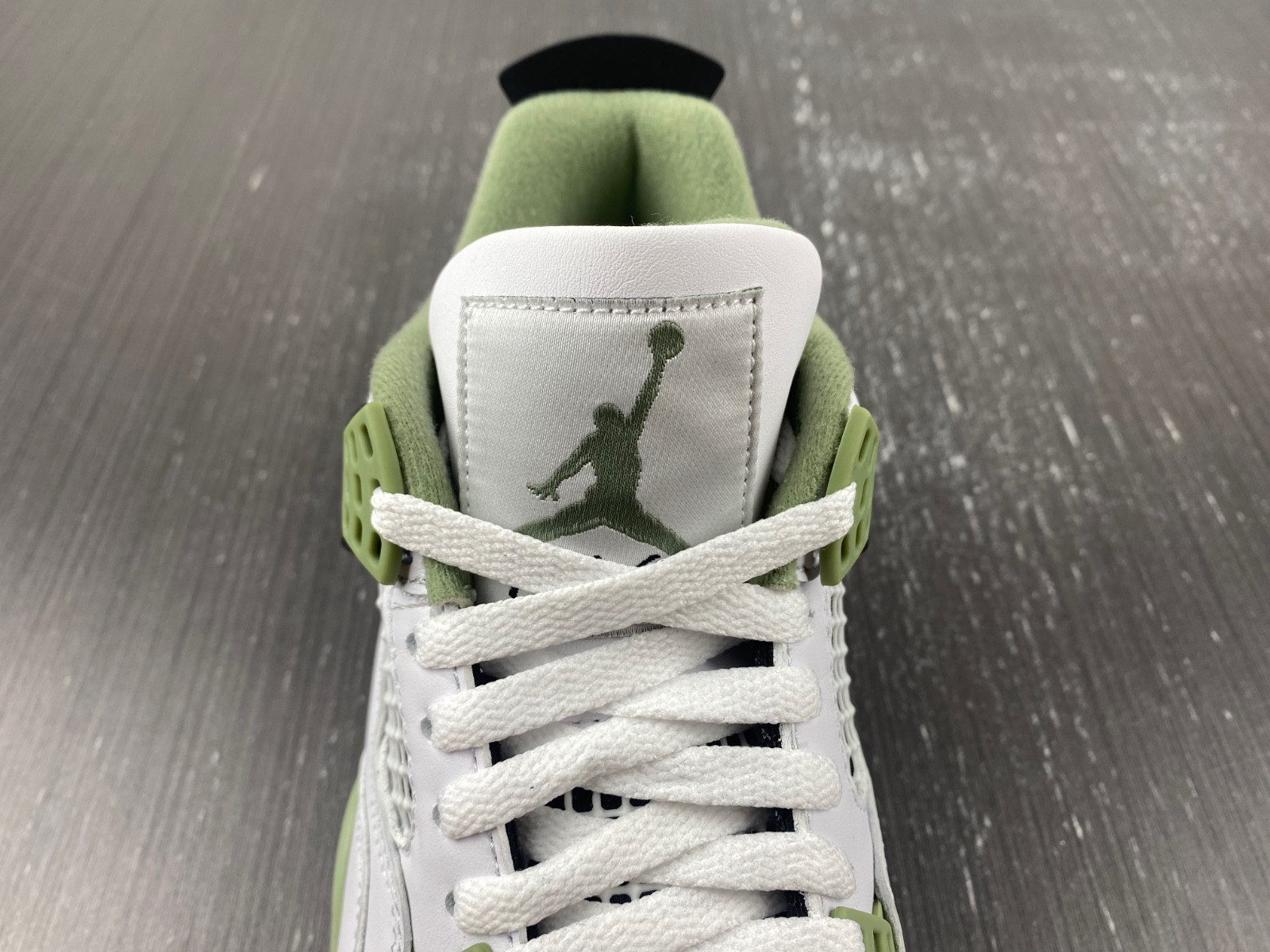 Air Jordan 4 WMNS “sea foam” AQ9129-103
