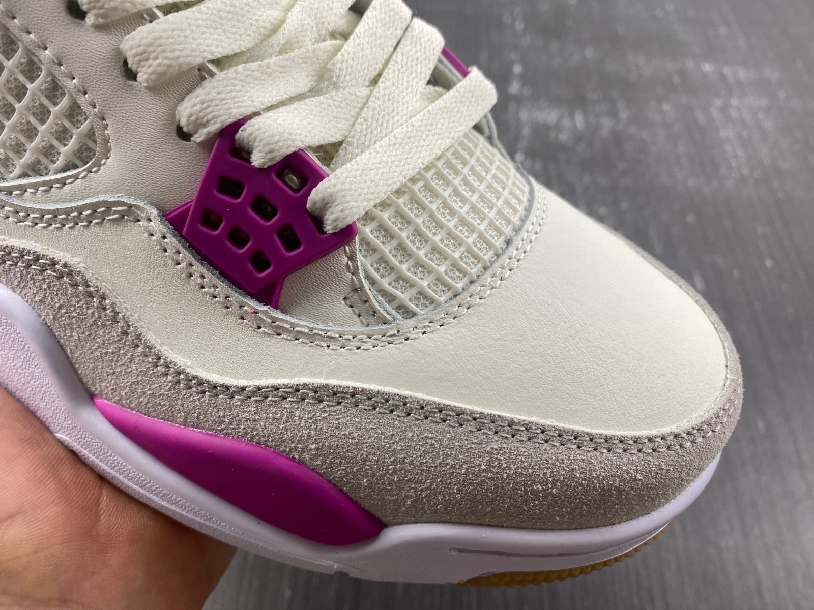 Air Jordan 4 DR5415-106