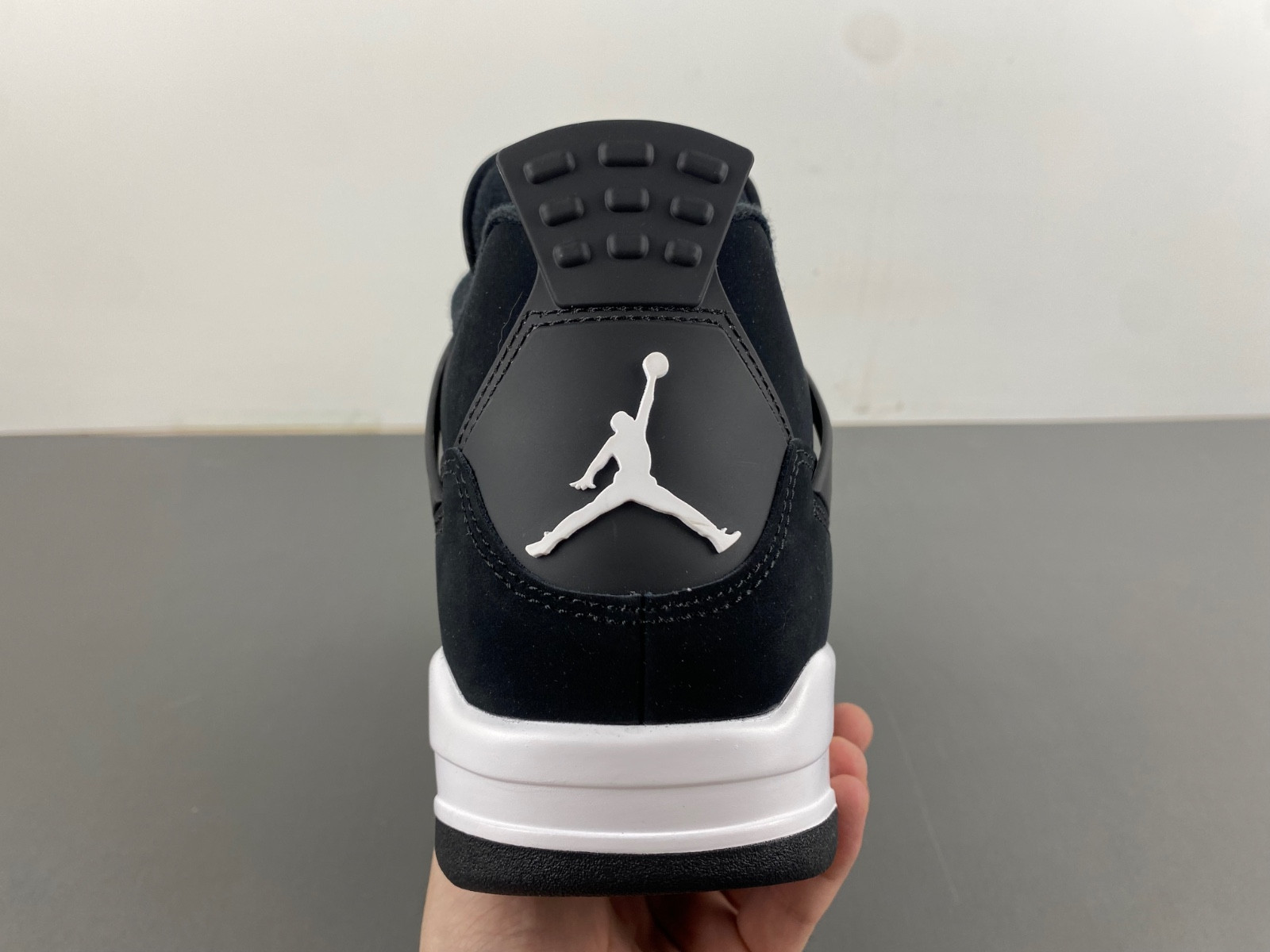 Air Jordan 4 “White Thunder” FQ8138-001