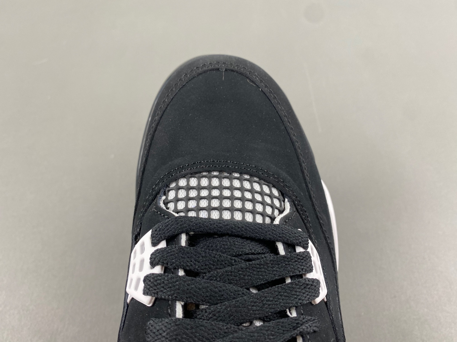 Air Jordan 4 “White Thunder” FQ8138-001