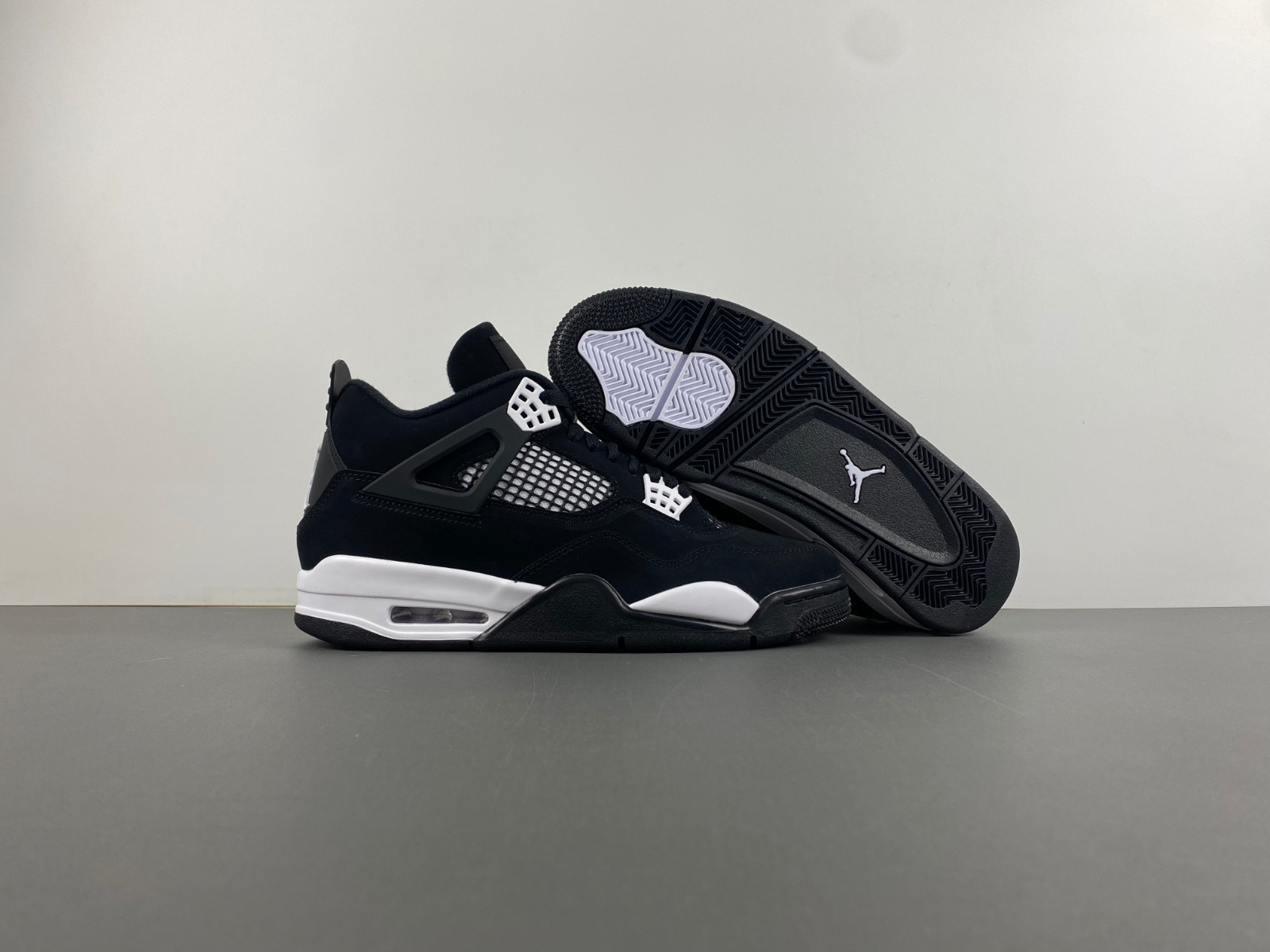 Air Jordan 4 “White Thunder” FQ8138-001