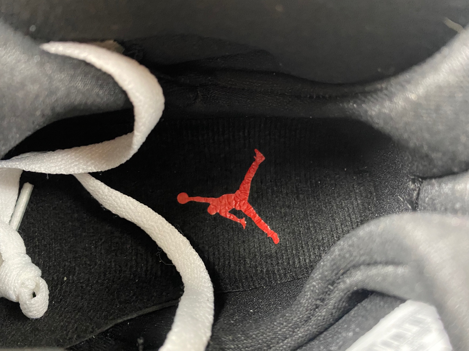 Air Jordan 8 Retro “Bugs Bunny” 305381-103