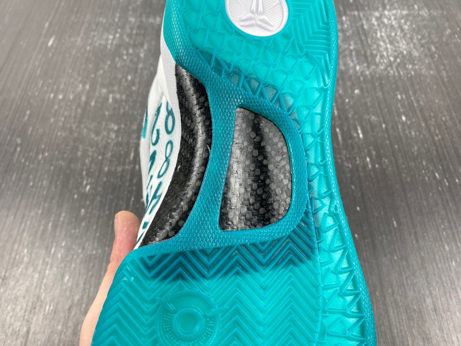 Nike Kobe 8 Protro “Radiant Emerald” FQ3549-101