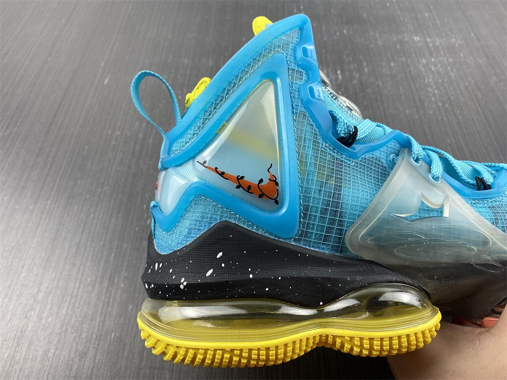 Nike LeBron 19 DC9338-400