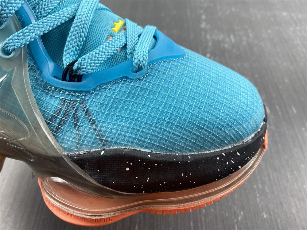 Nike LeBron 19 DC9338-400