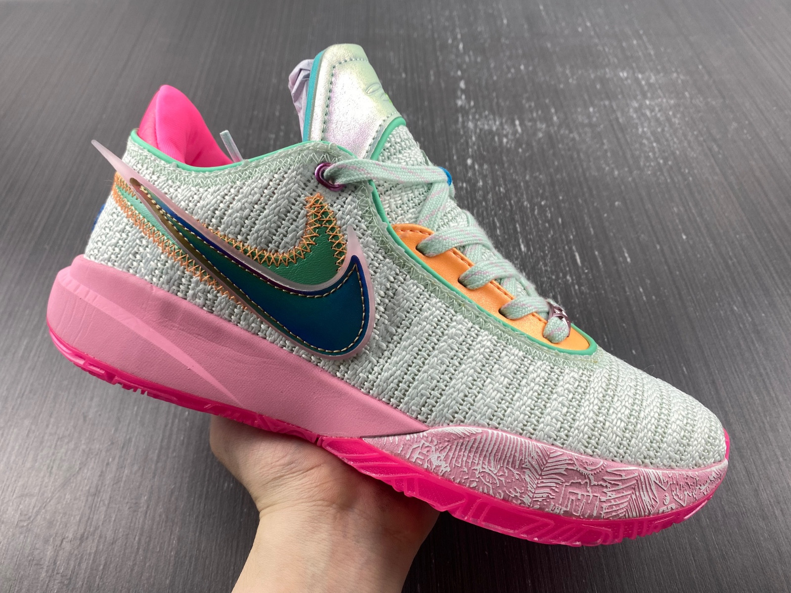 Nike LeBron 20 DJ5422-300