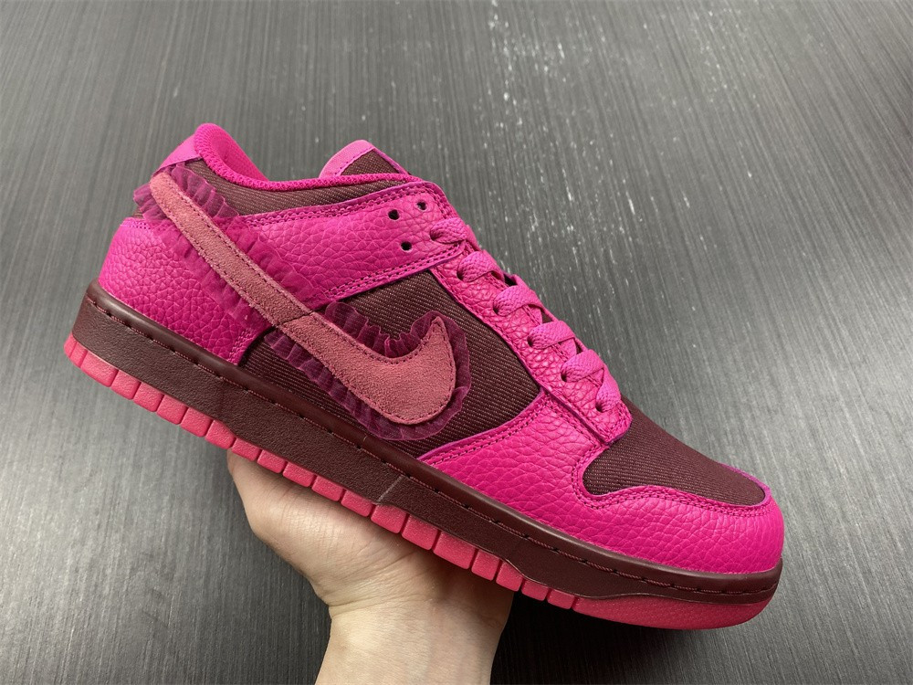 Nike Dunk Low WMNS “Valentine’s Day” DQ9324-600