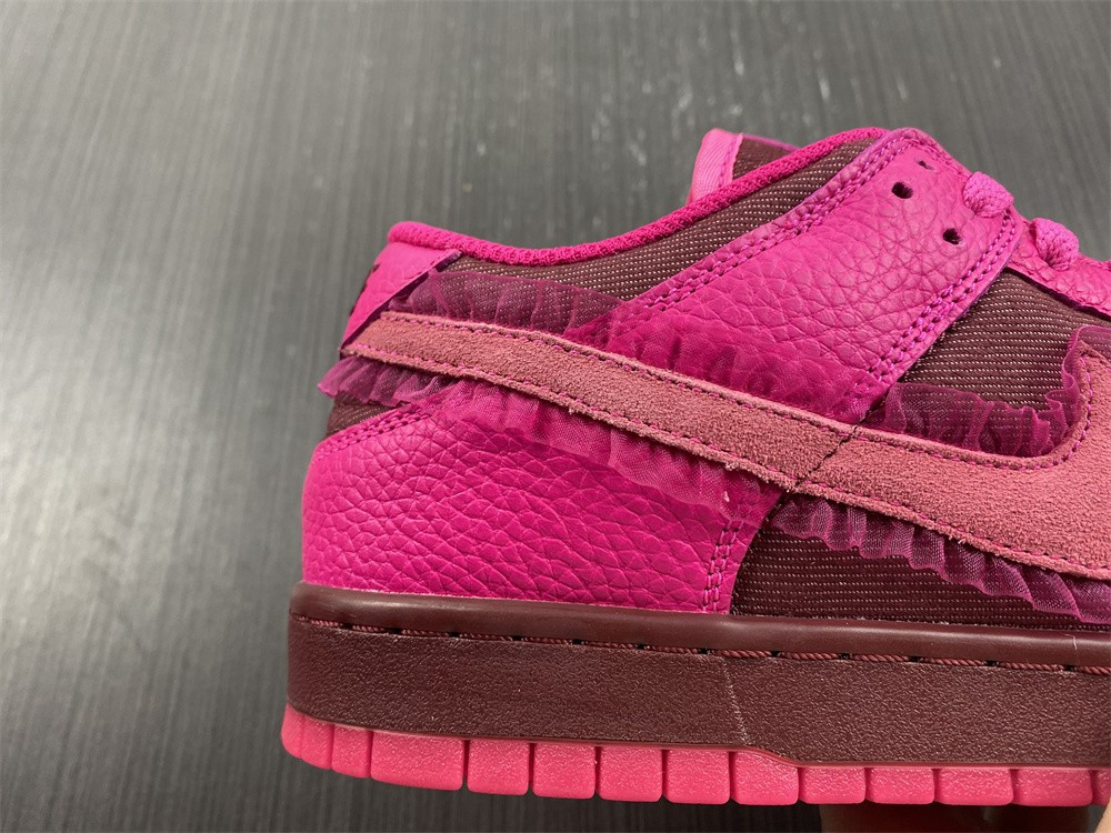 Nike Dunk Low WMNS “Valentine’s Day” DQ9324-600