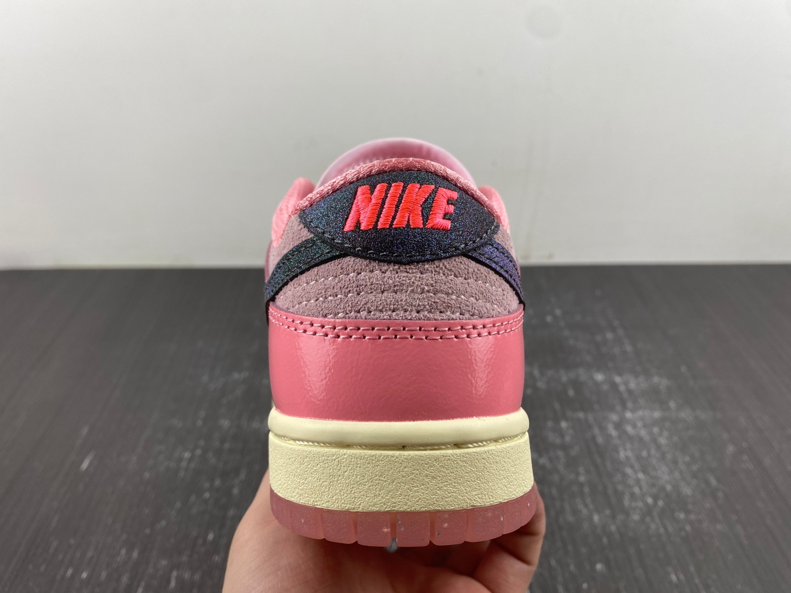 Nike Dunk Low “Barbie” FN8927-621